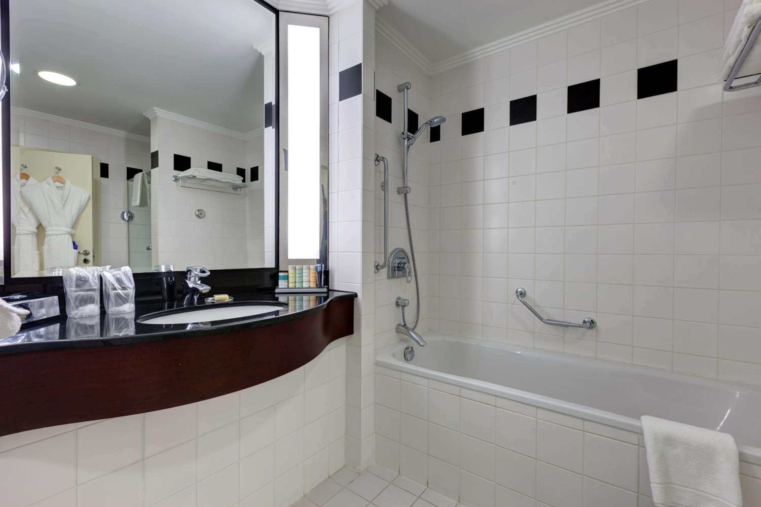 Junior Suite with View - Photo 6