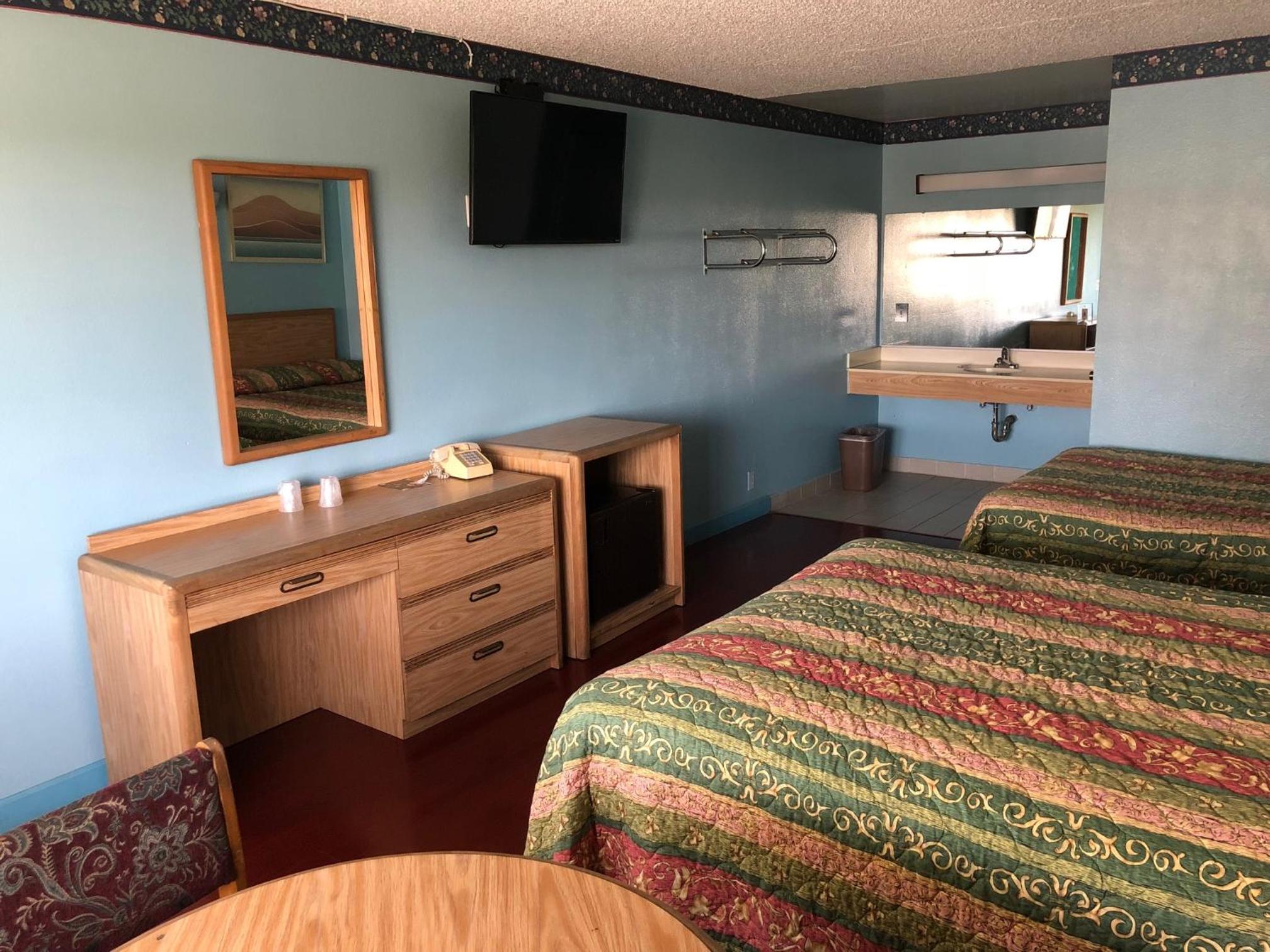 Room with Two Double Beds photo 1