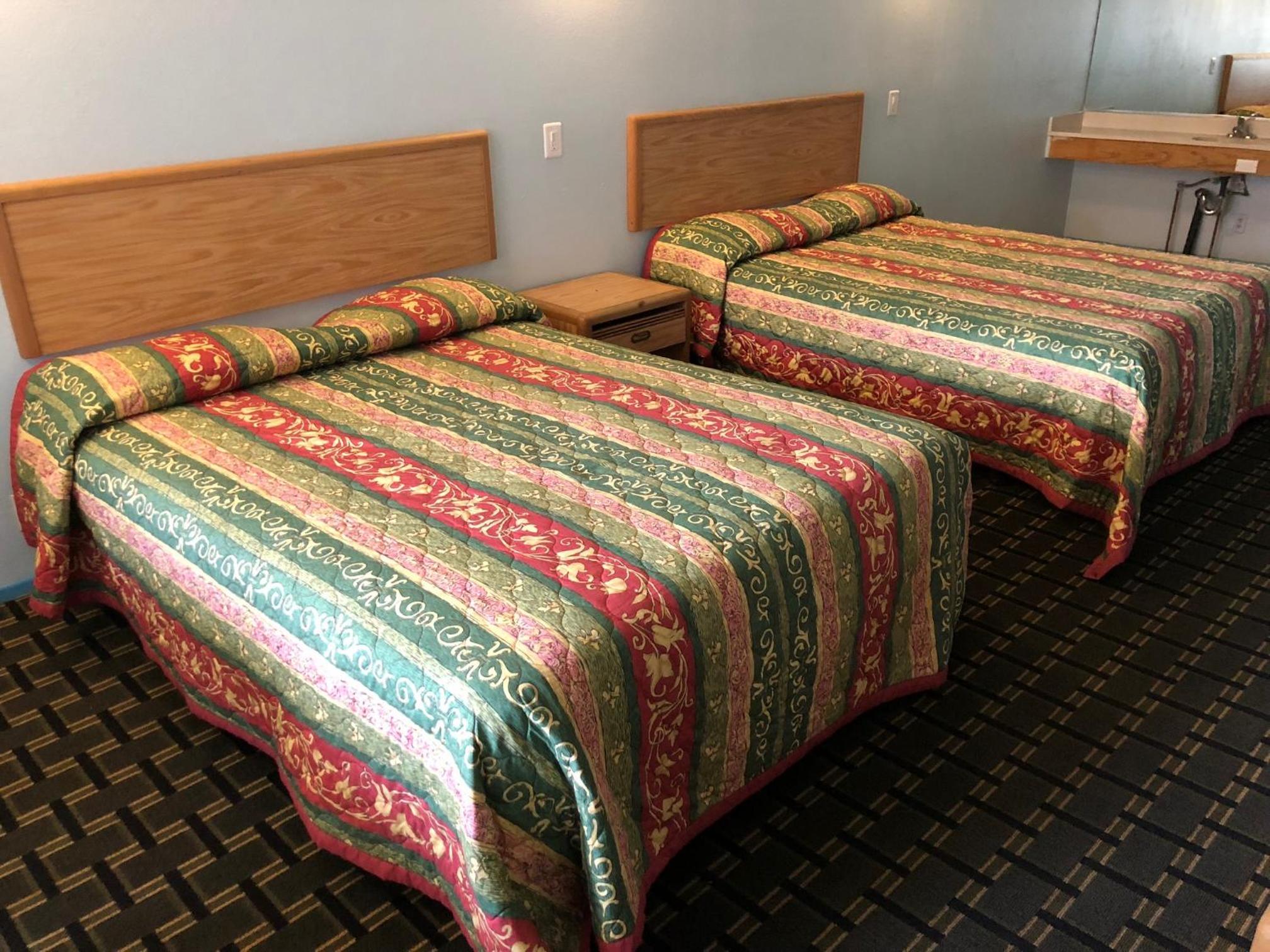 Room with Two Double Beds photo 2