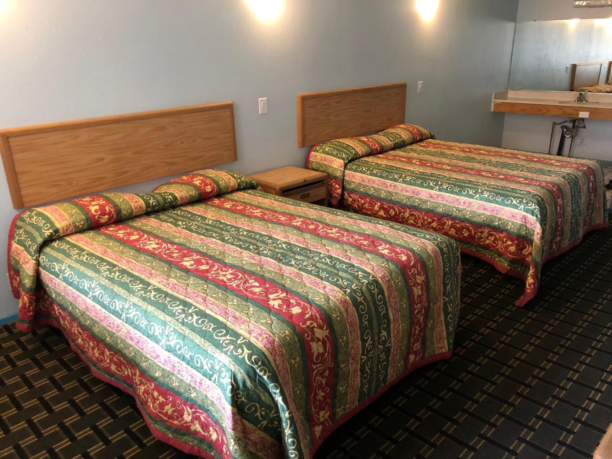 Room with Two Double Beds photo 3