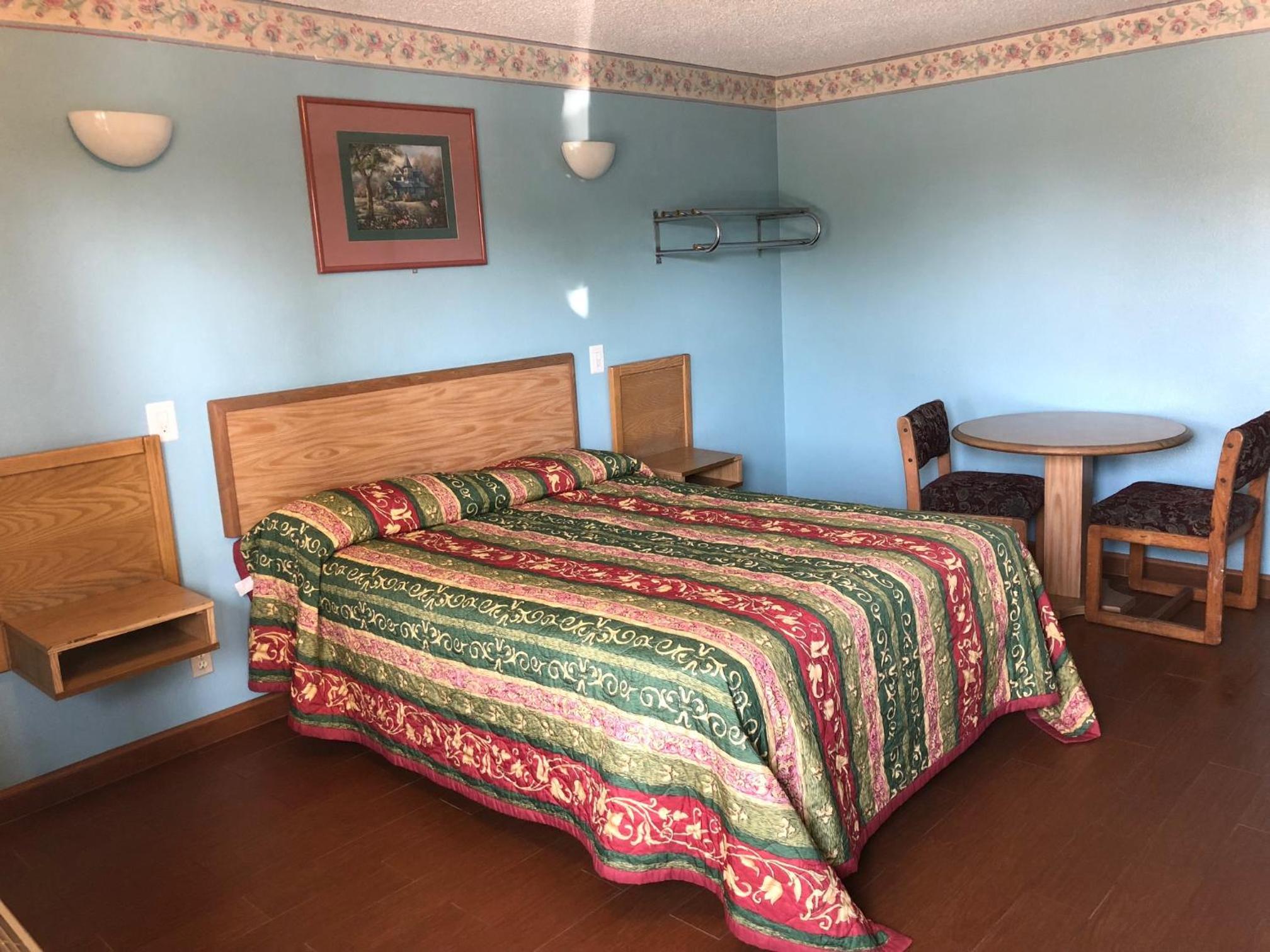Queen Room photo 1