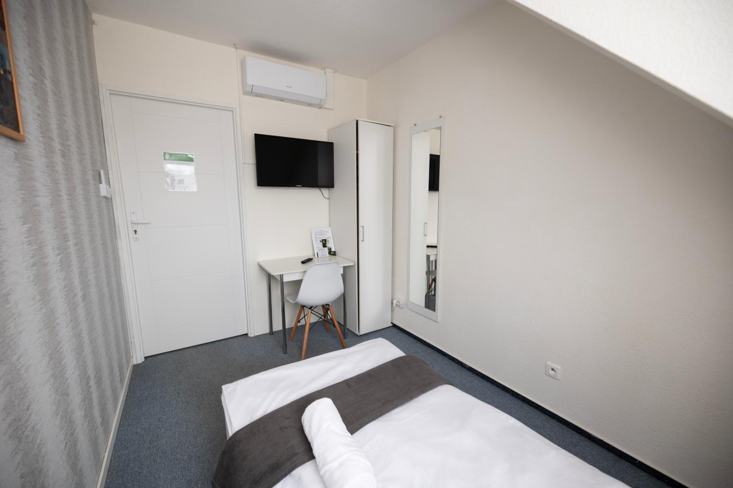 Standard Single Room with Shared Bathroom