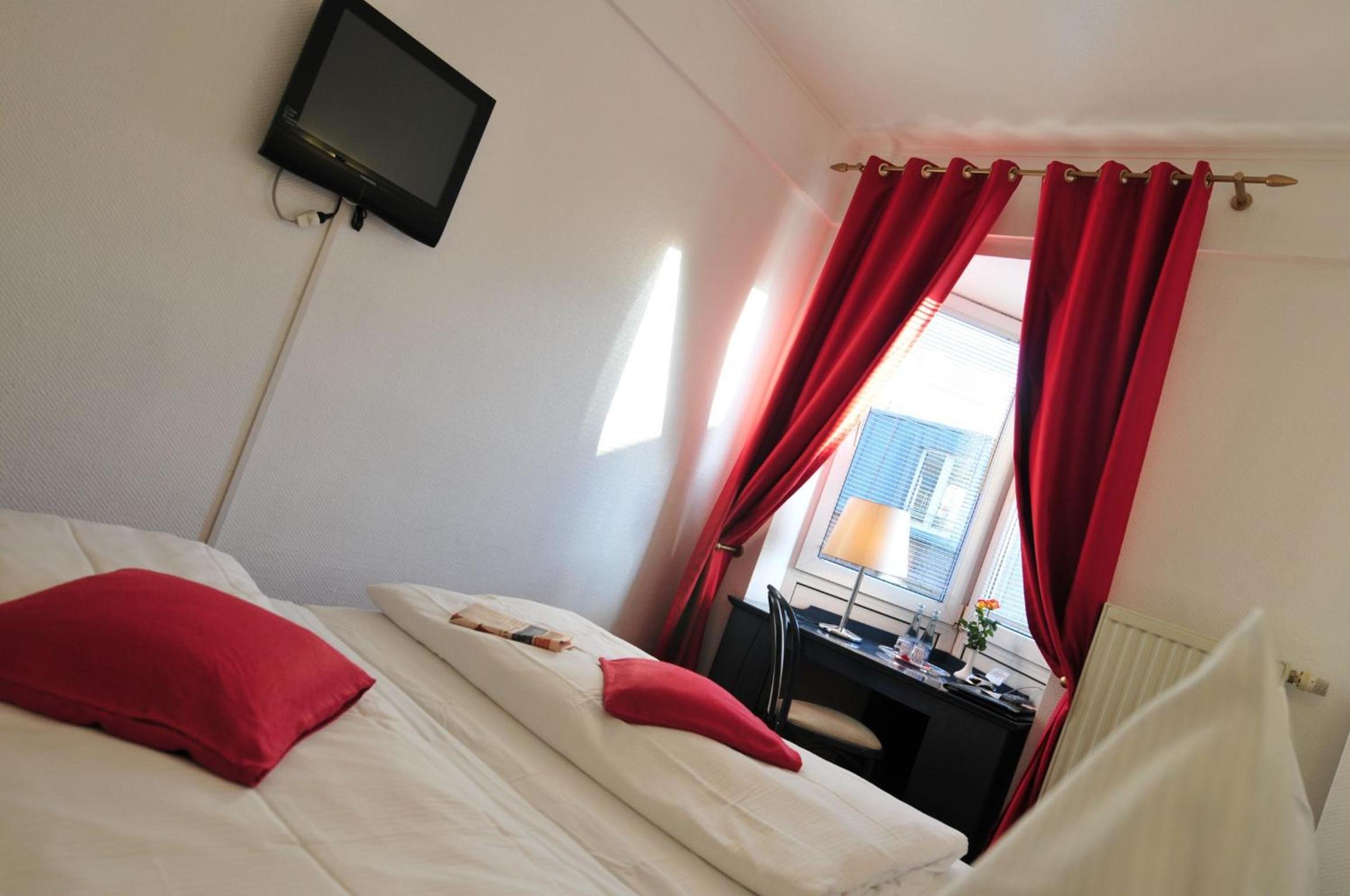 Single Room photo 3
