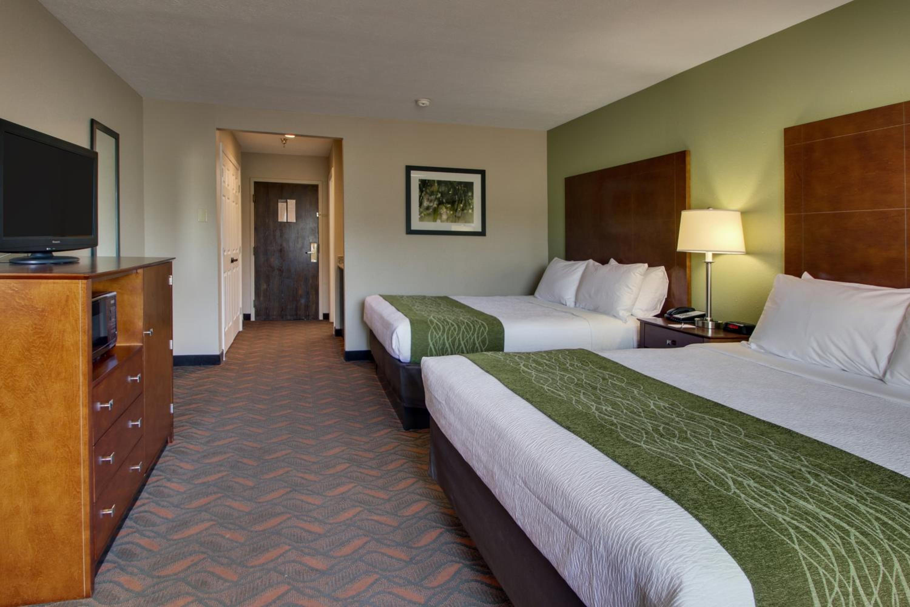Queen Room with Two Queen Beds - Photo 1