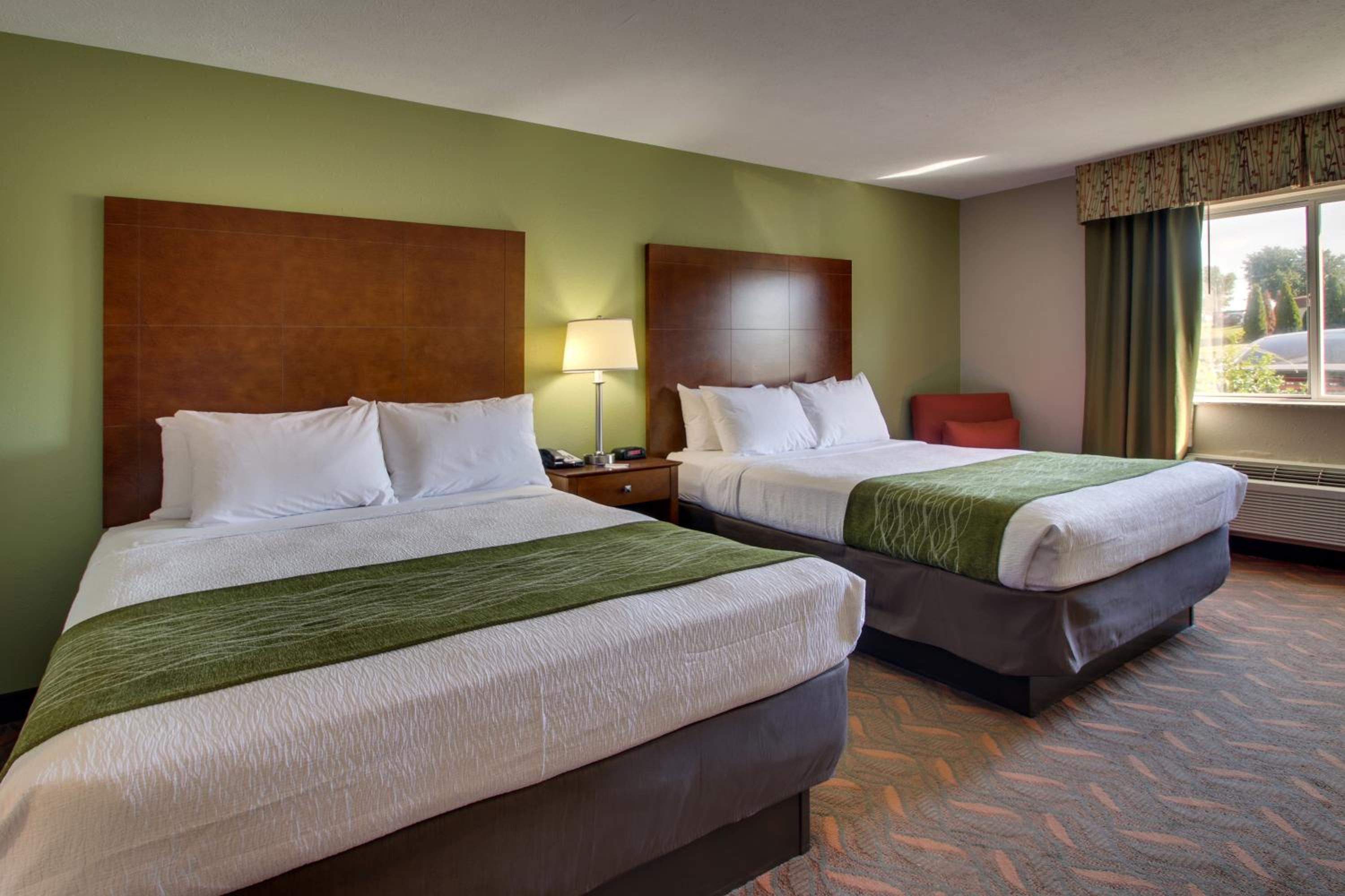 Queen Room with Two Queen Beds - Photo 7