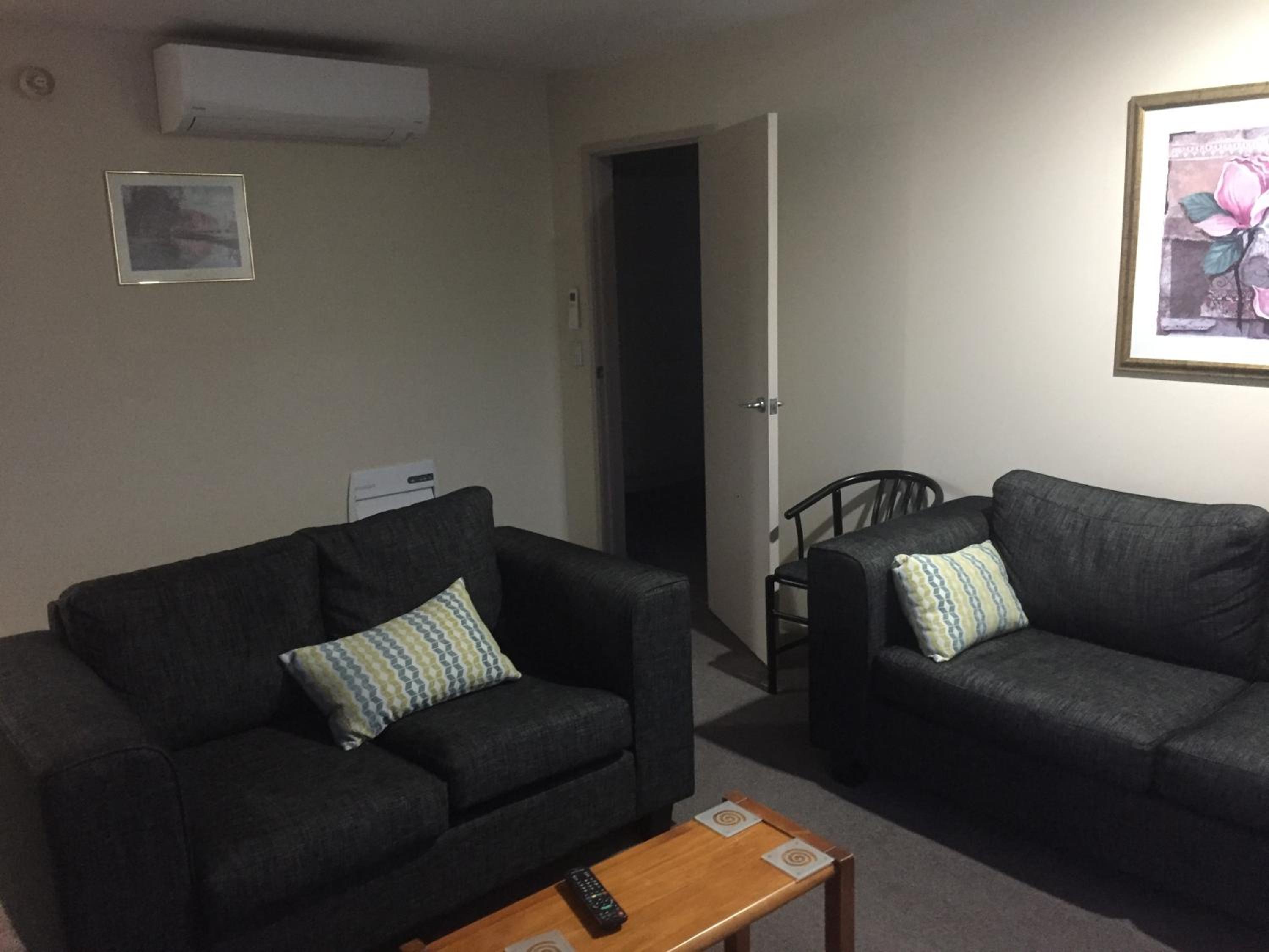 Superior Two bedroom with one bathroom Apartment - Photo 2