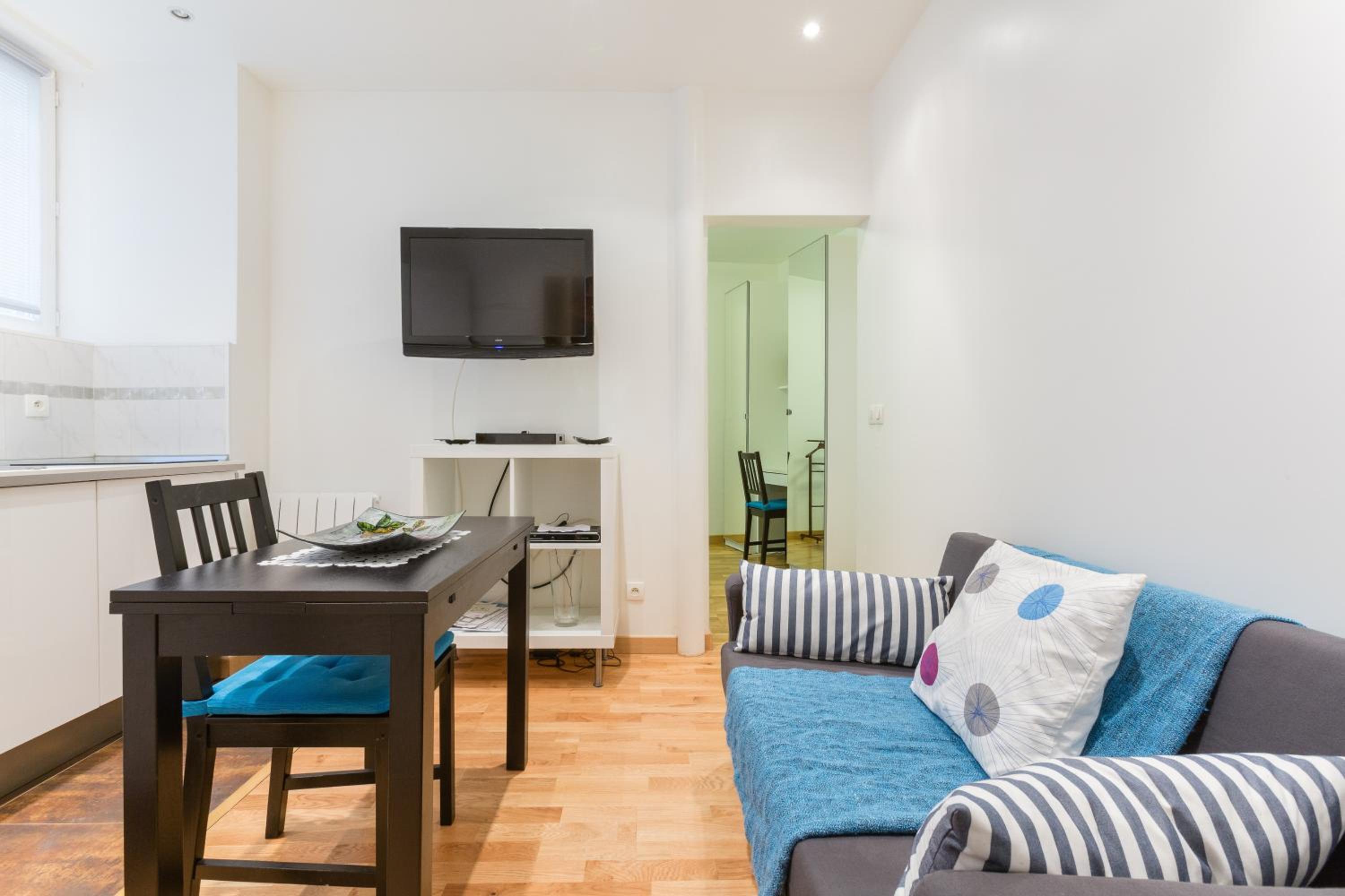 Apartment photo 2