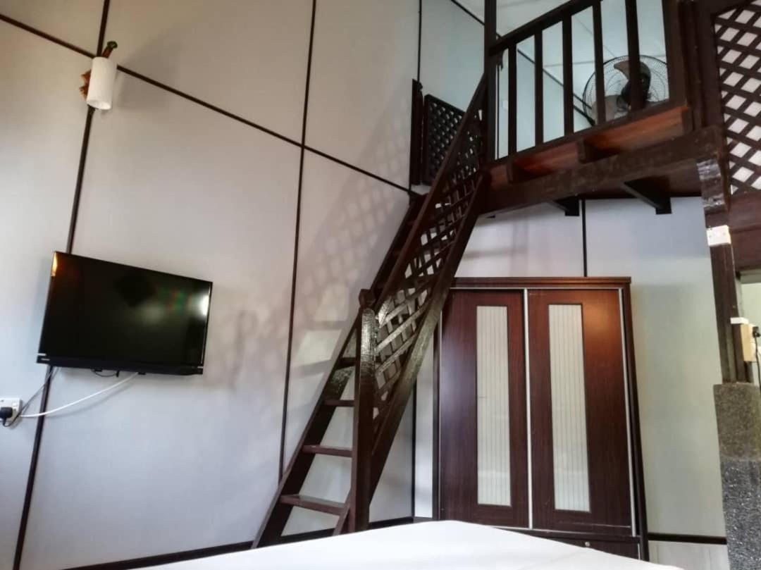Standard Family Room - Photo 8