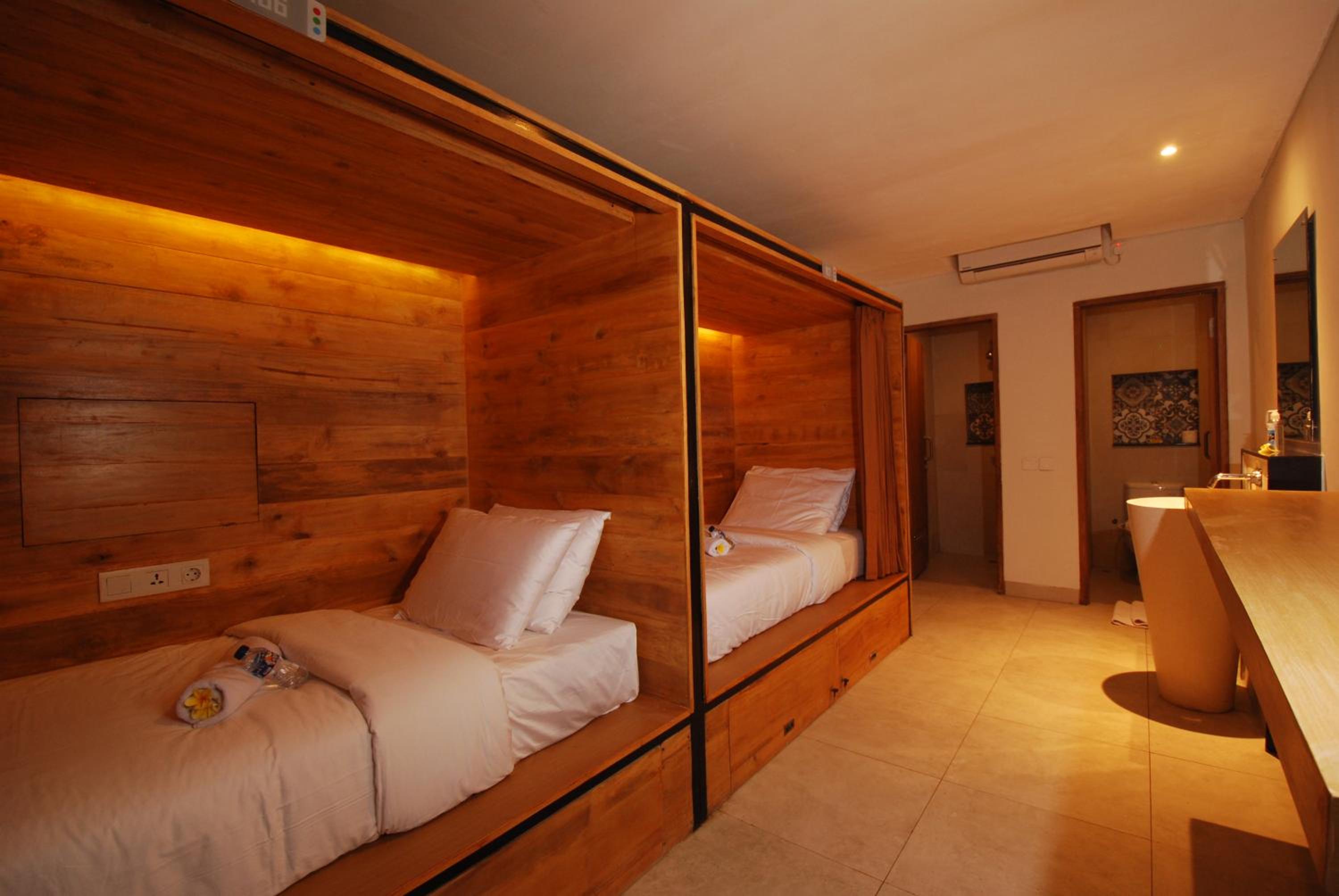 Single Bed in Male Dormitory Room photo 1