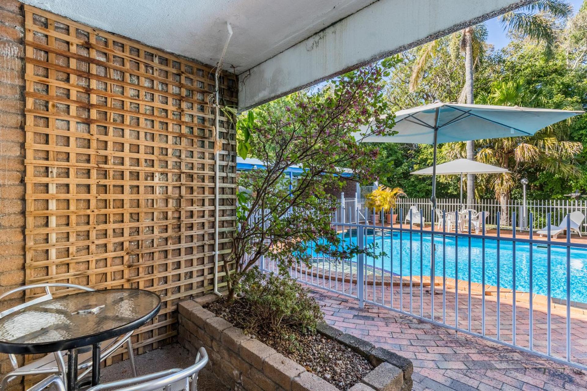 Superior Poolside Twin Room - Photo 3