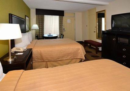 Double Room with Two Double Beds - Smoking - Photo 1