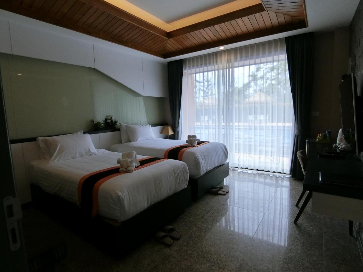 Triple Room with Pool View photo 3