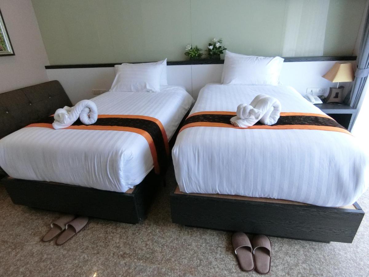 Twin Room with Pool View photo 3
