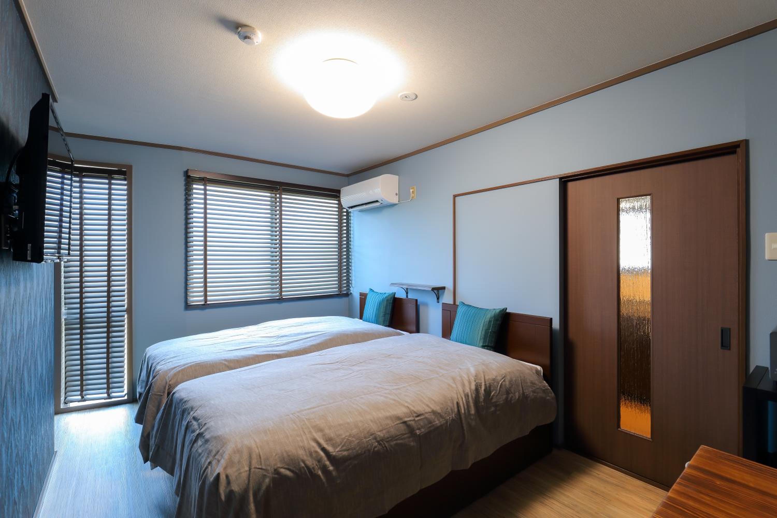 One-Bedroom Apartment - Photo 12