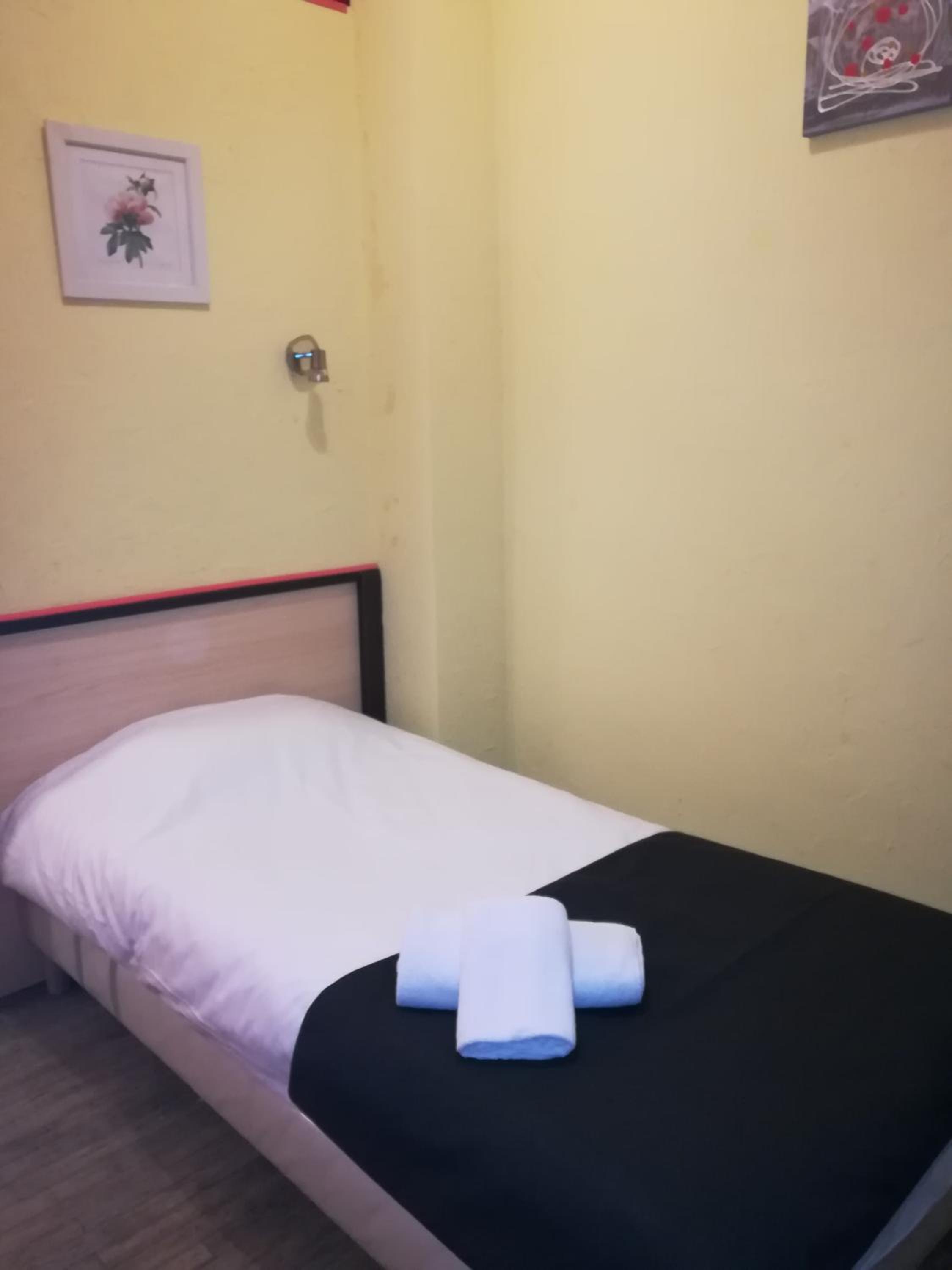 Standard Single Room With Shower photo 1