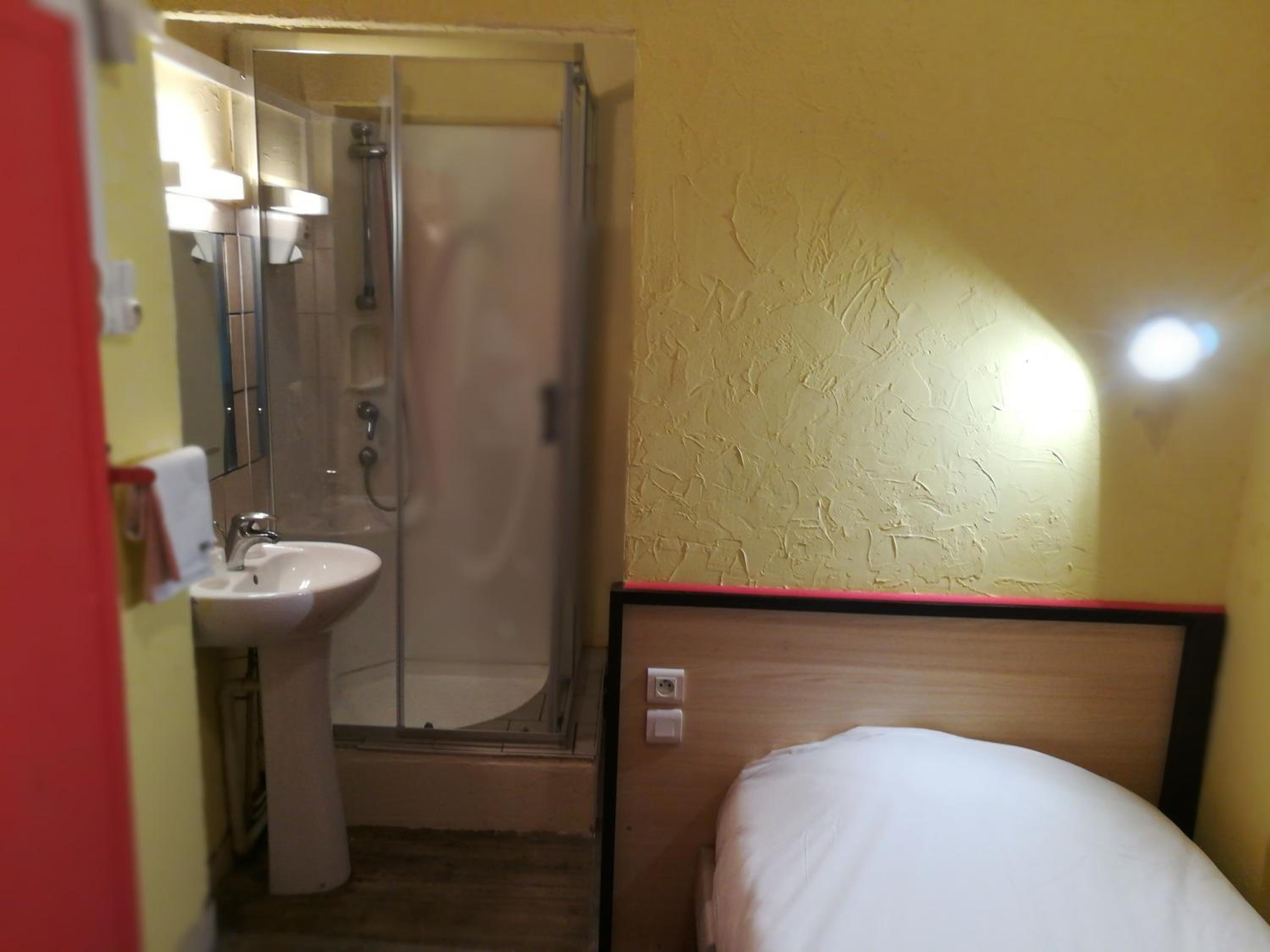 Standard Single Room With Shower photo 2