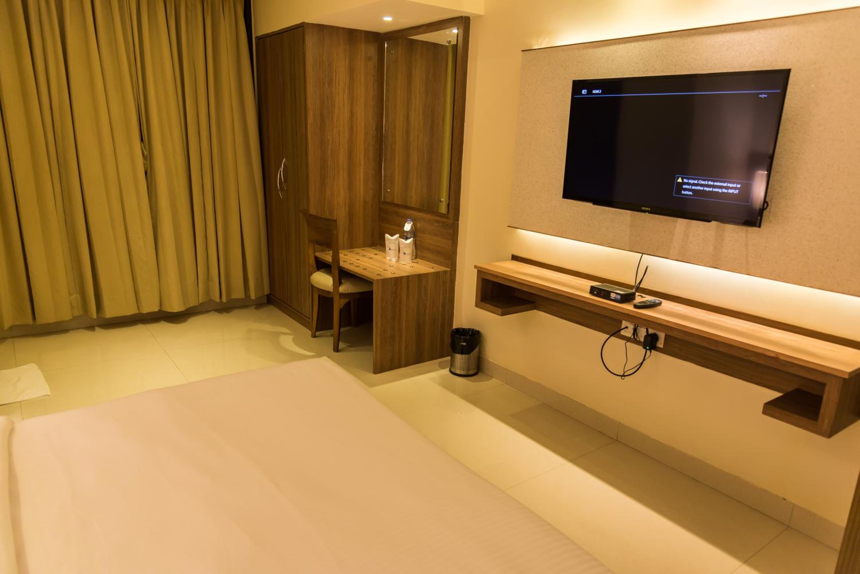 Deluxe Queen Non AC Room