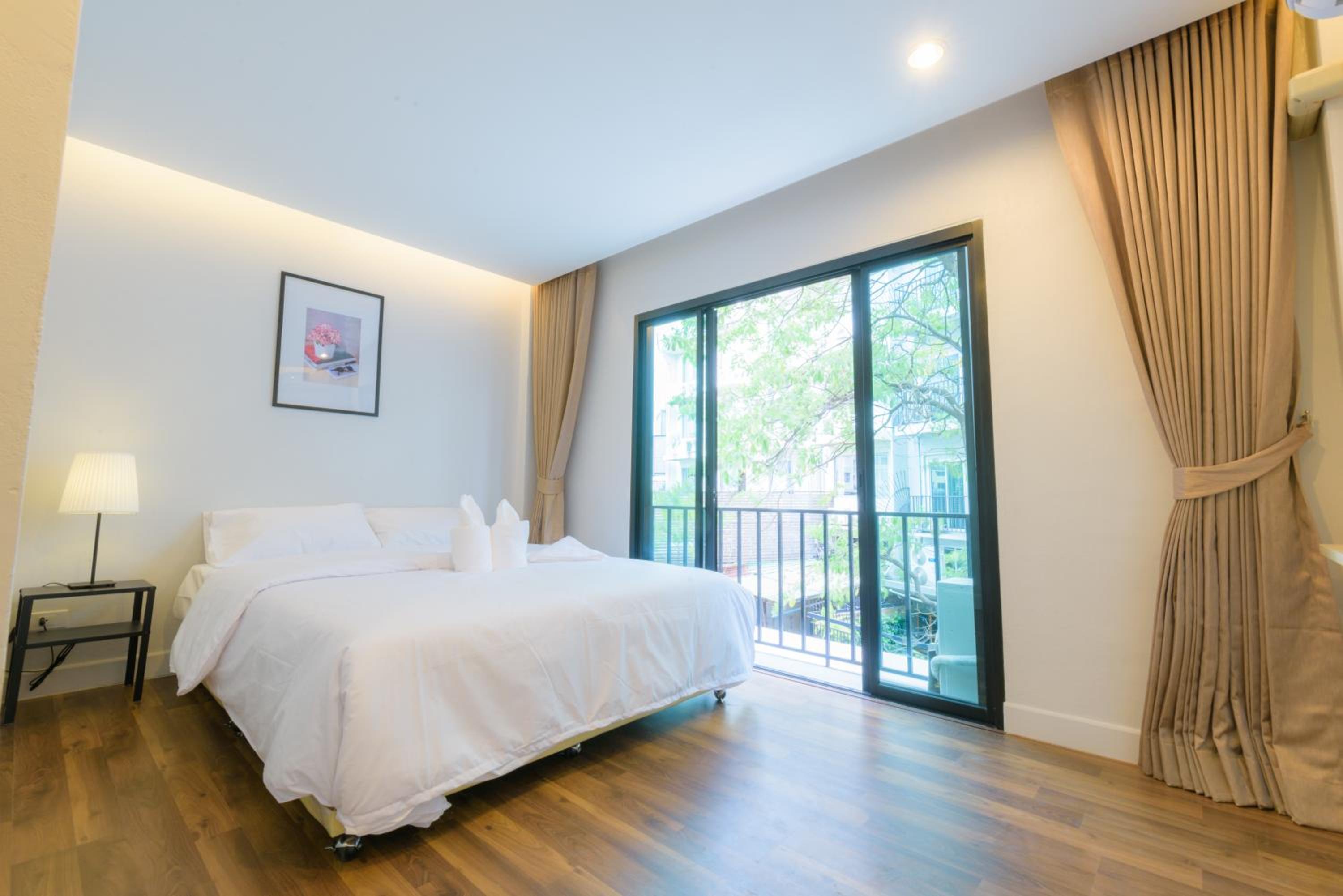 King Room with Balcony photo 1