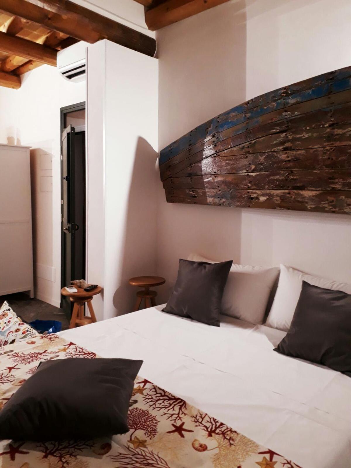 King Room with Balcony - Photo 1
