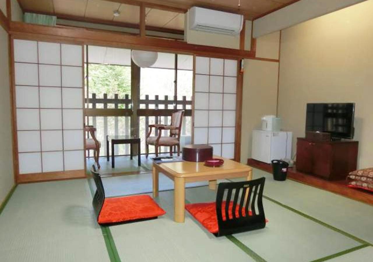 Japanese-Style Room with Shared Bath photo 3