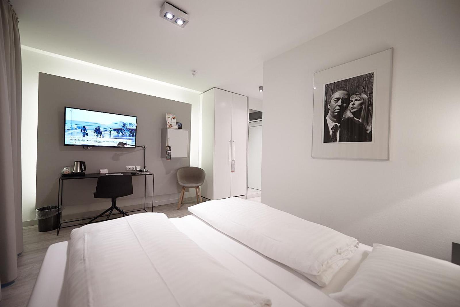 Standard Double Room - Photo 13