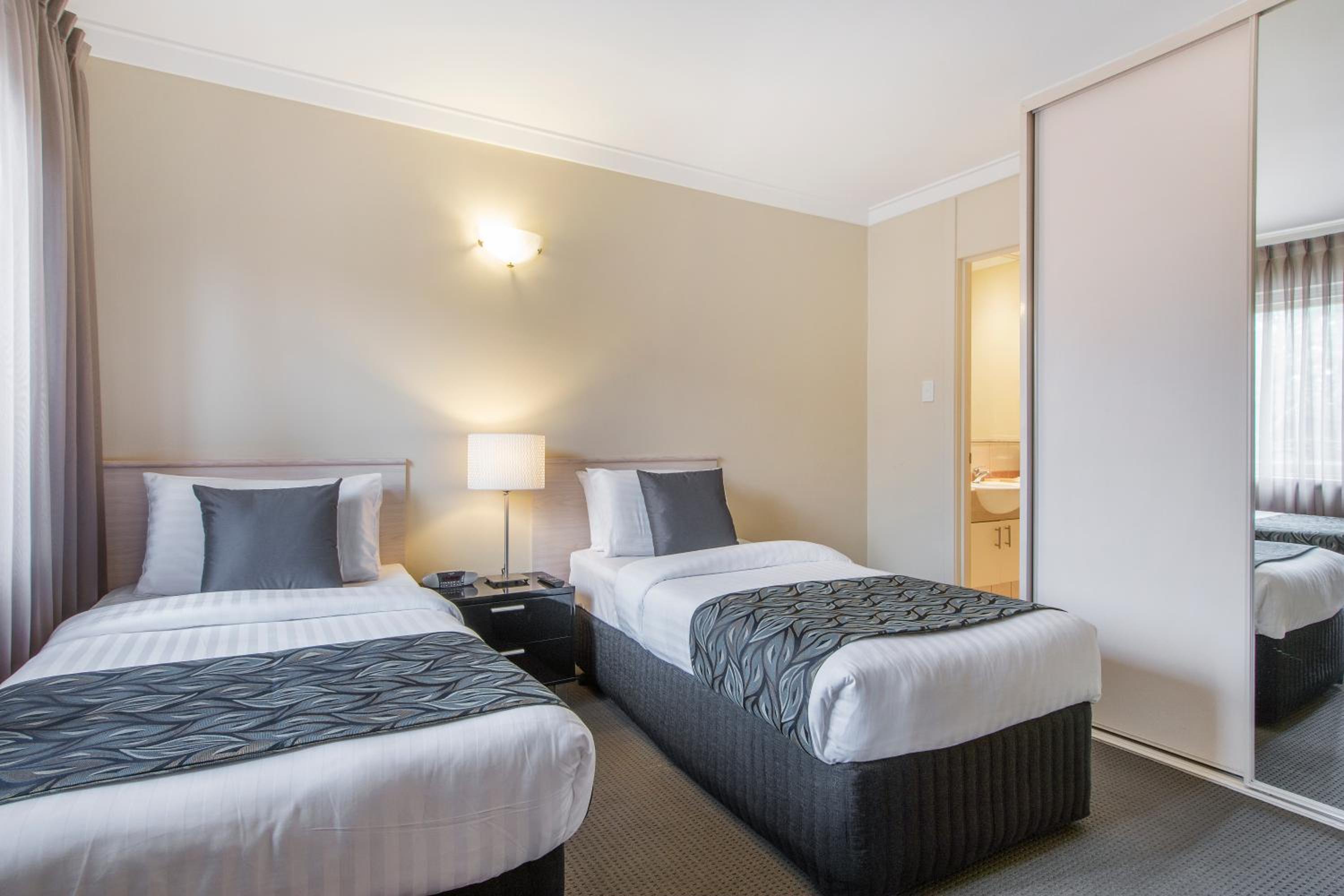 Classic One-Bedroom Triple Bed Suite