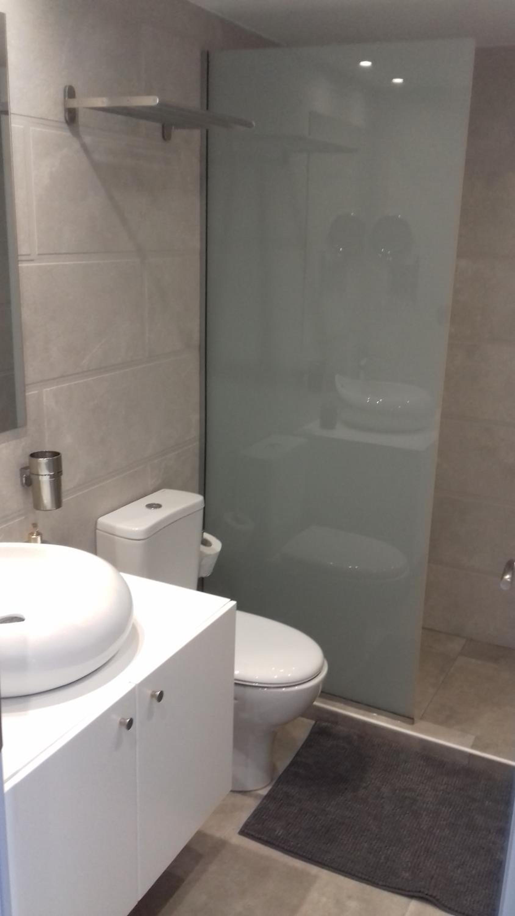 One-Bedroom Apartment - Photo 2