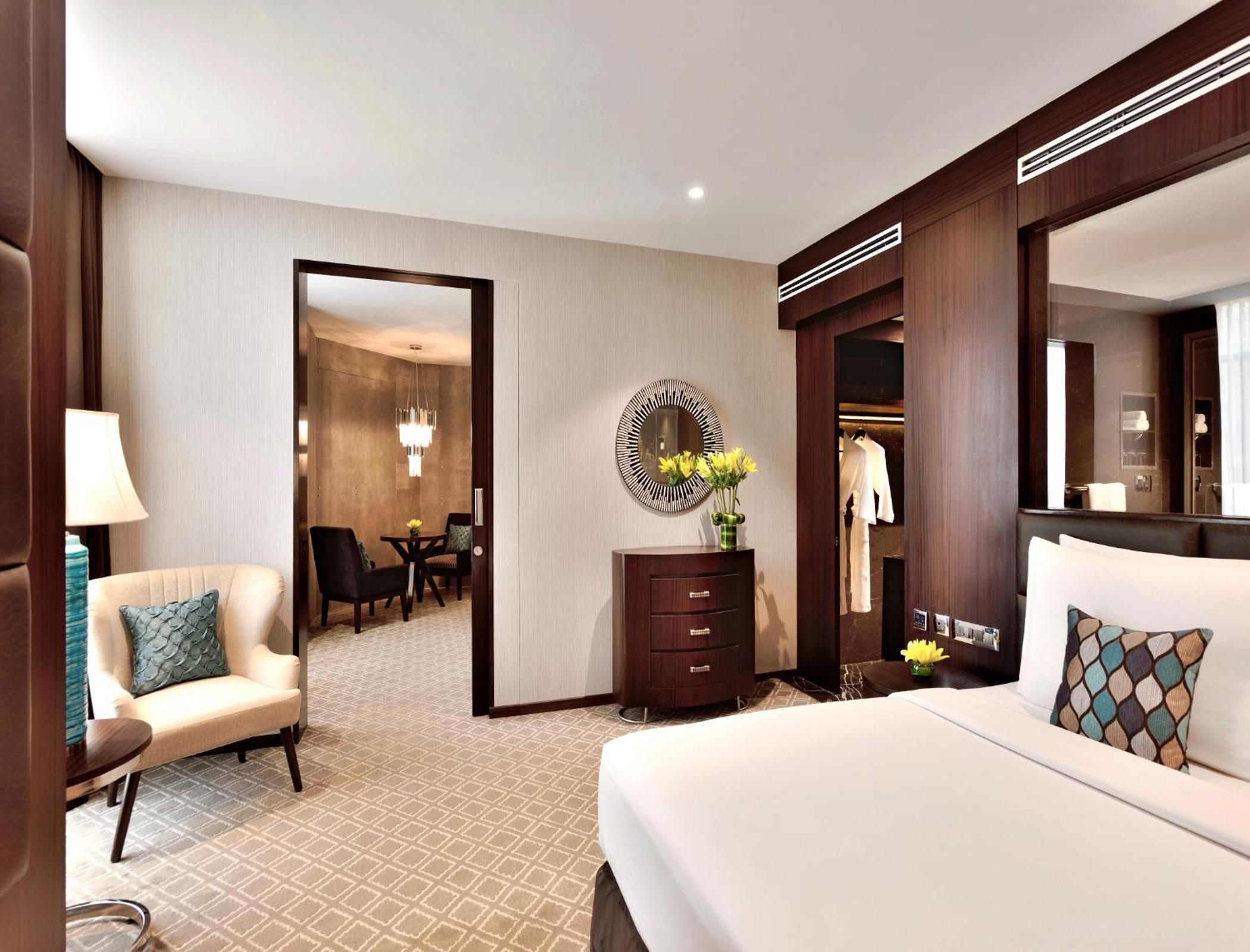 Suite - Photo 10