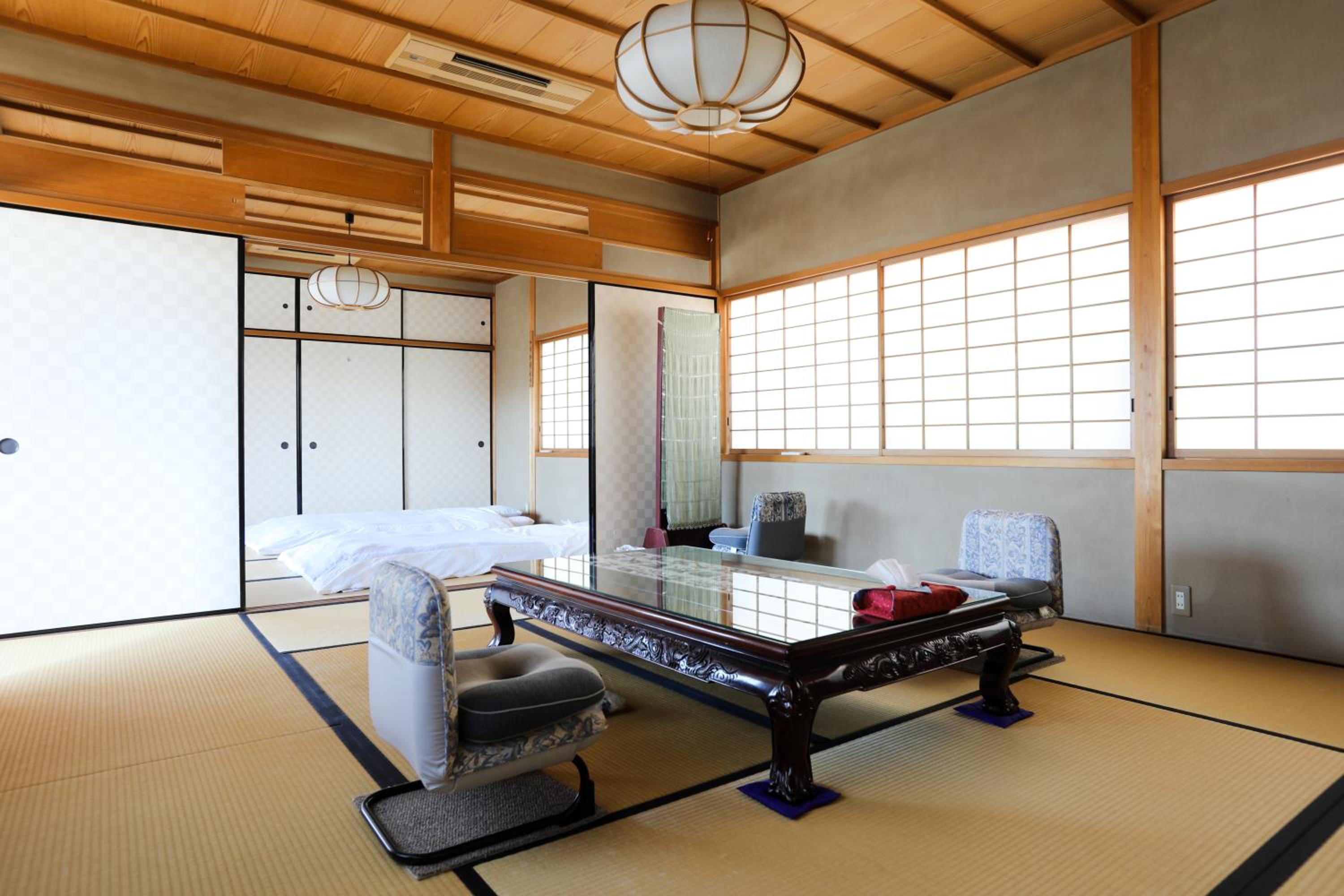 Family Room with Private Bathroom - Photo 18