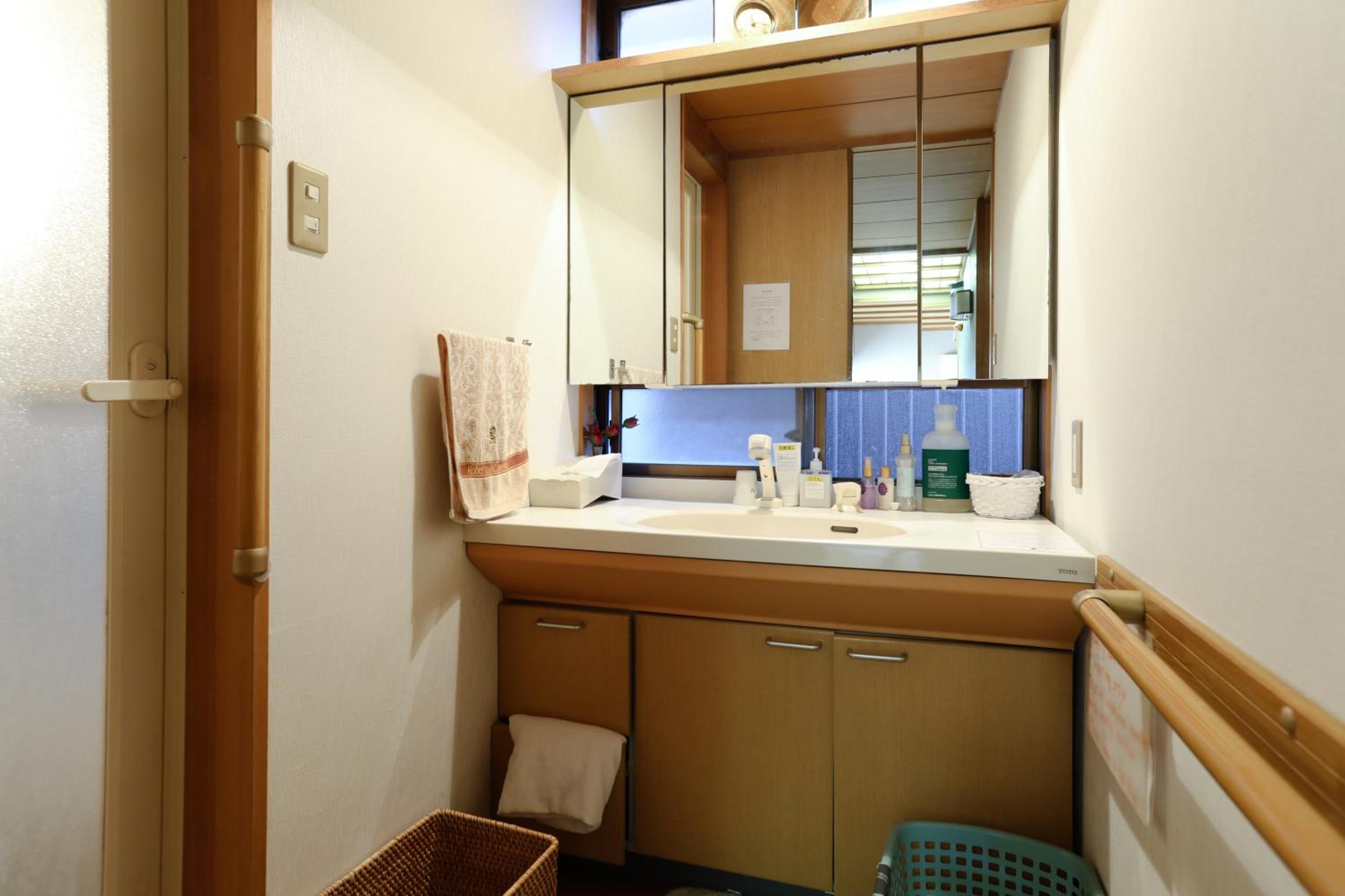 Family Room with Private Bathroom - Photo 16