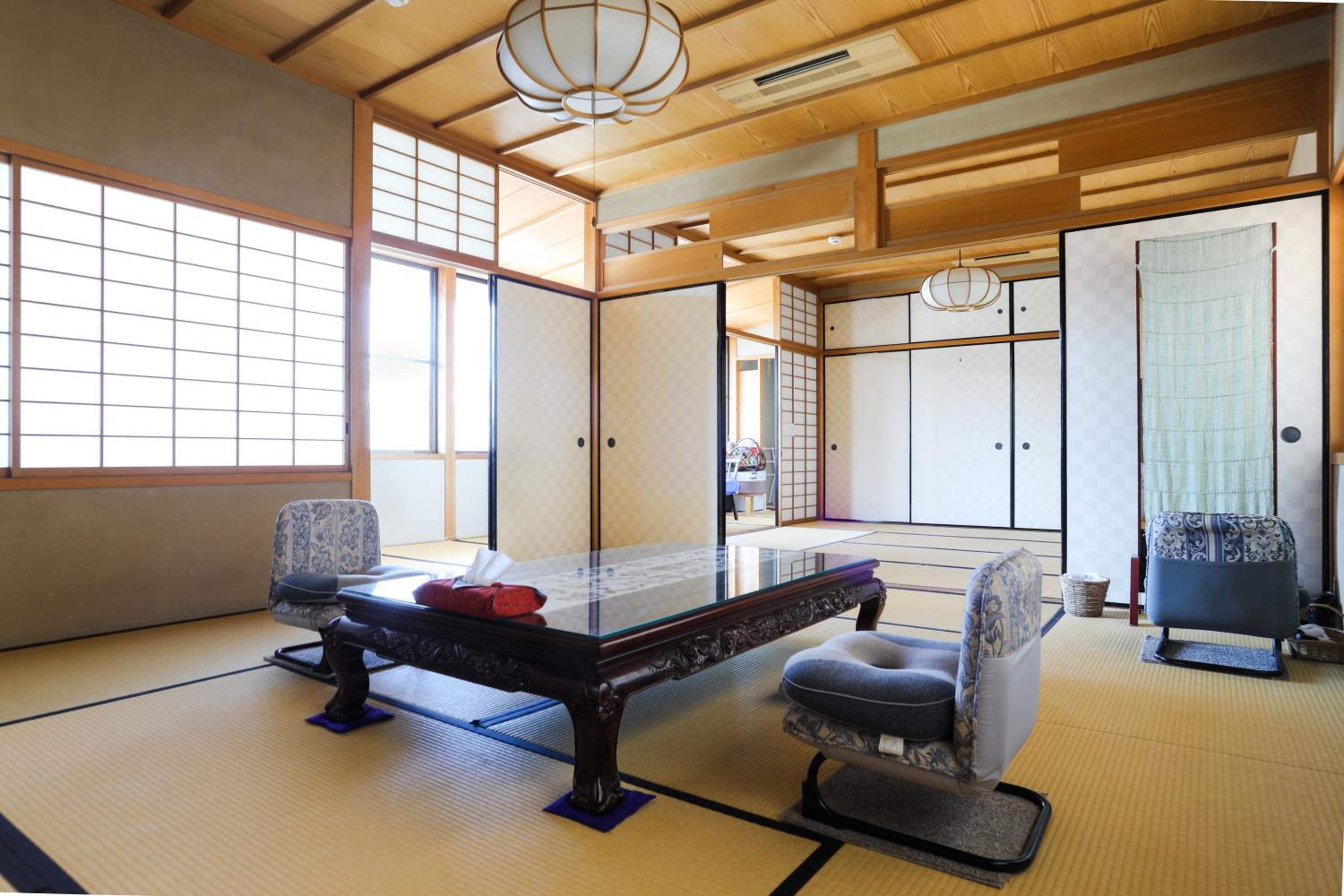 Family Room with Private Bathroom - Photo 3