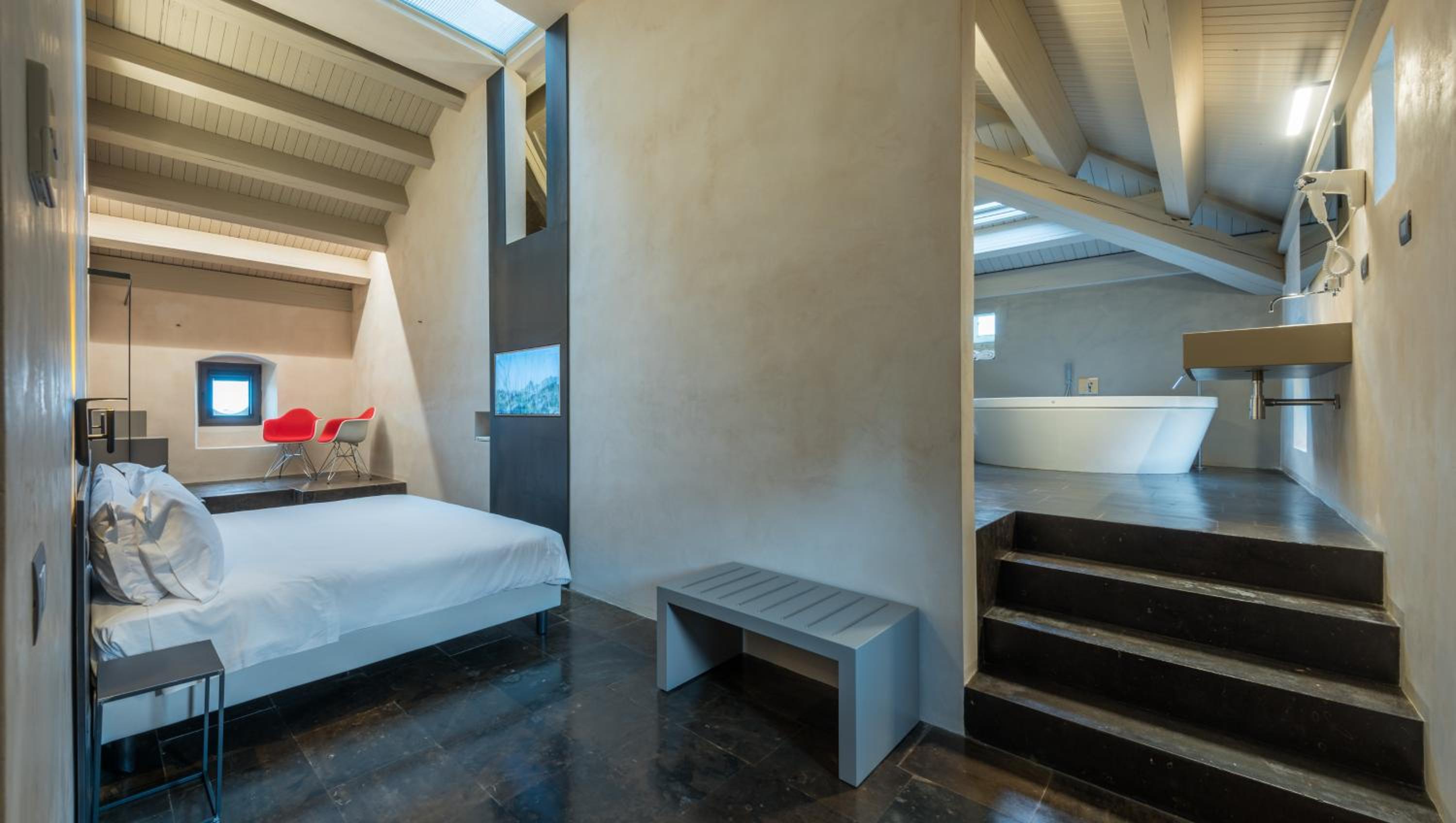 King Suite with Spa Bath photo 2