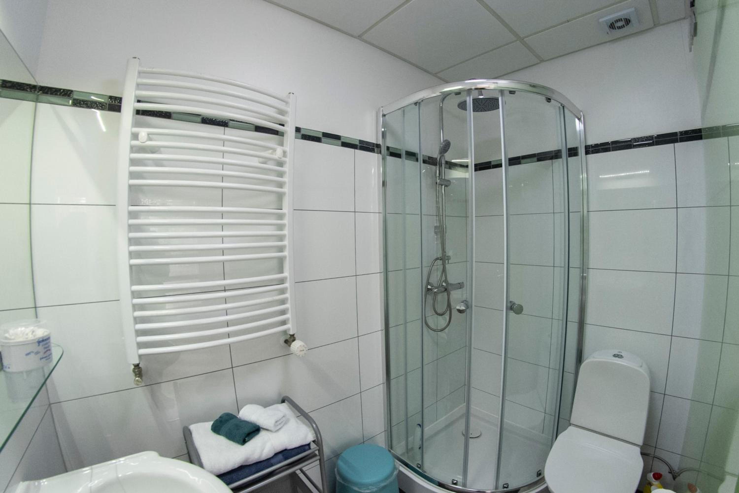 Double or Twin Room with Bathroom - Photo 8