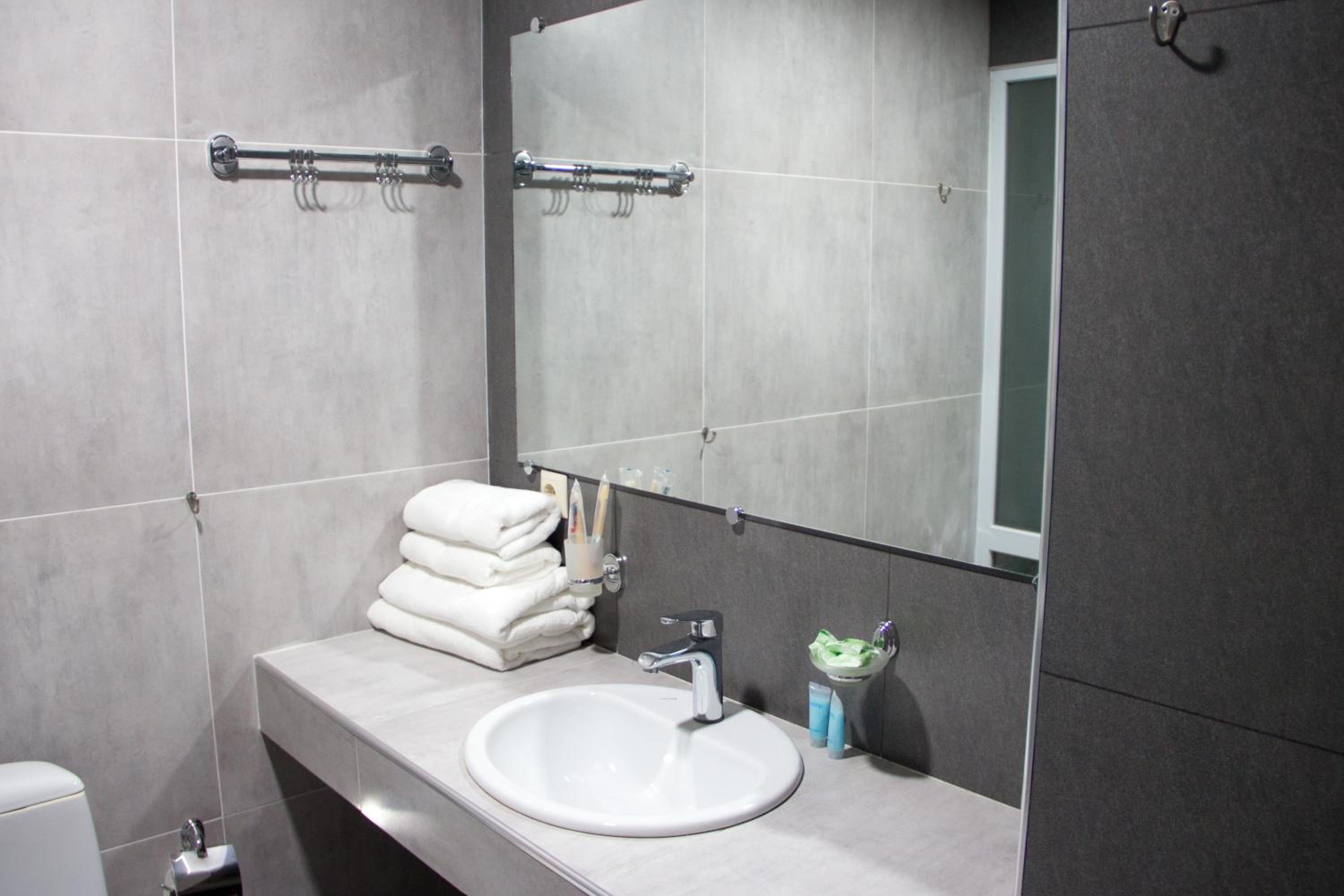 Twin Room - Photo 4