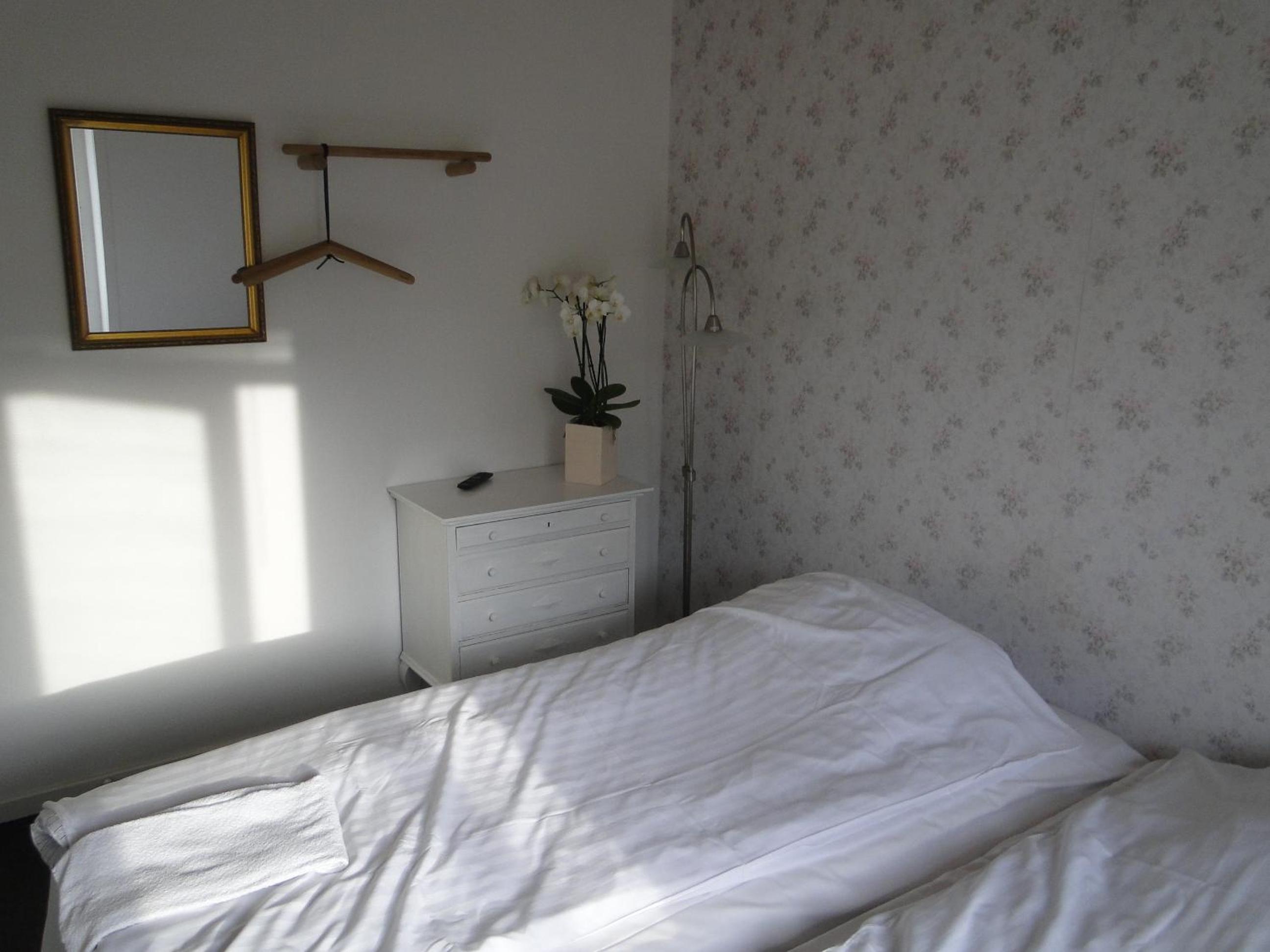 Double Room with Shared Bathroom photo 2