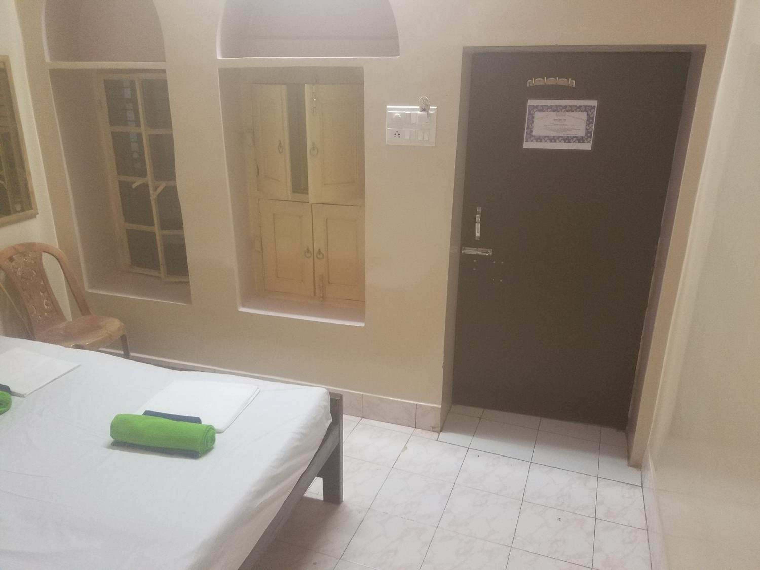 Double Room with Private External Bathroom photo 2