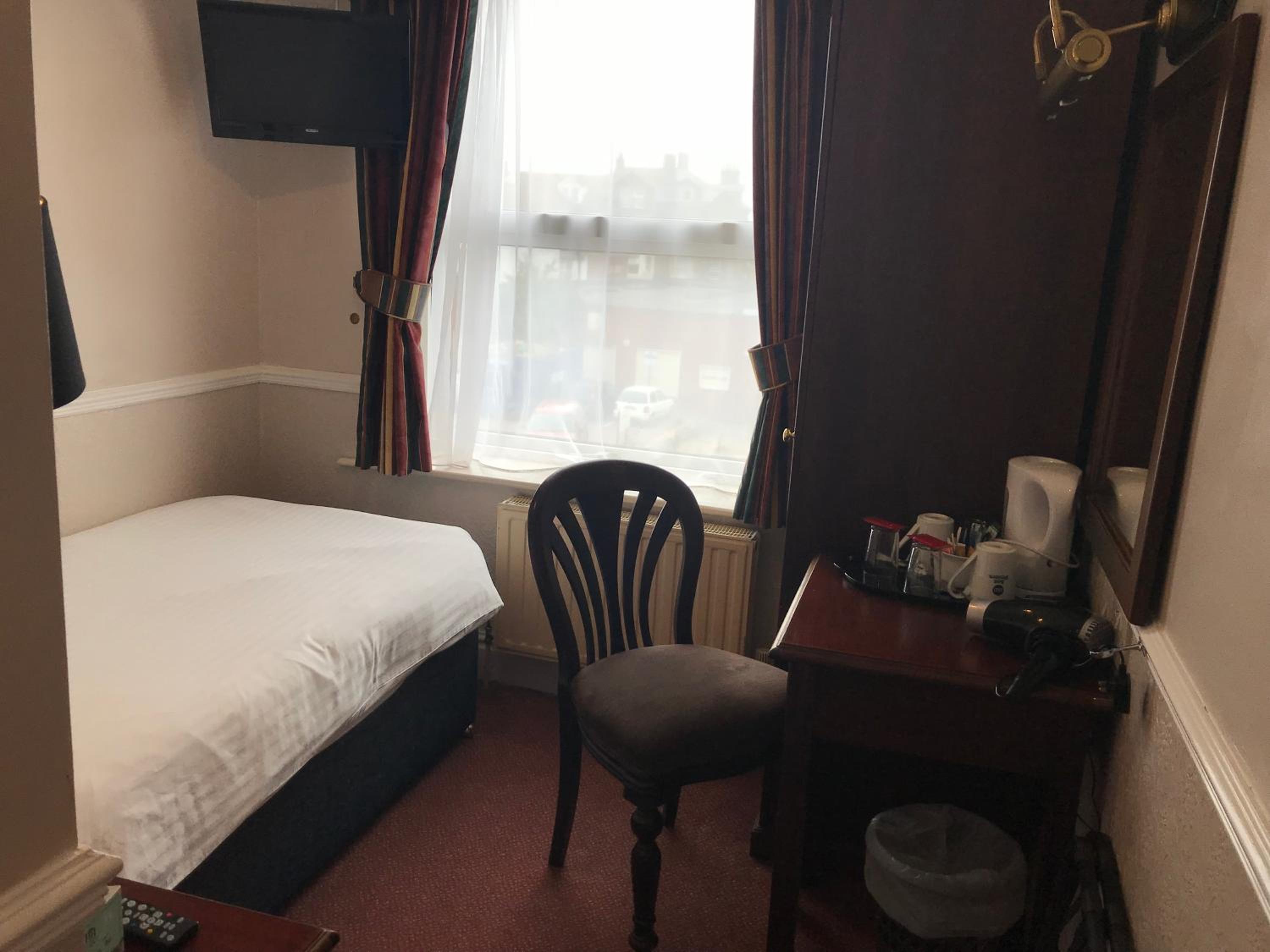Single Room - Non-Smoking photo 2