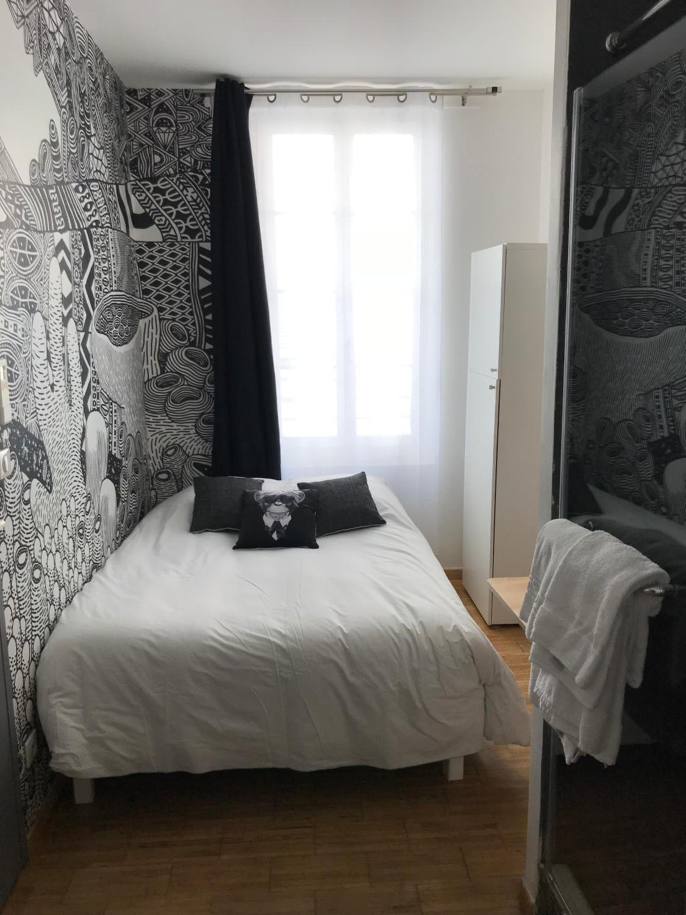 Apartment with Shower