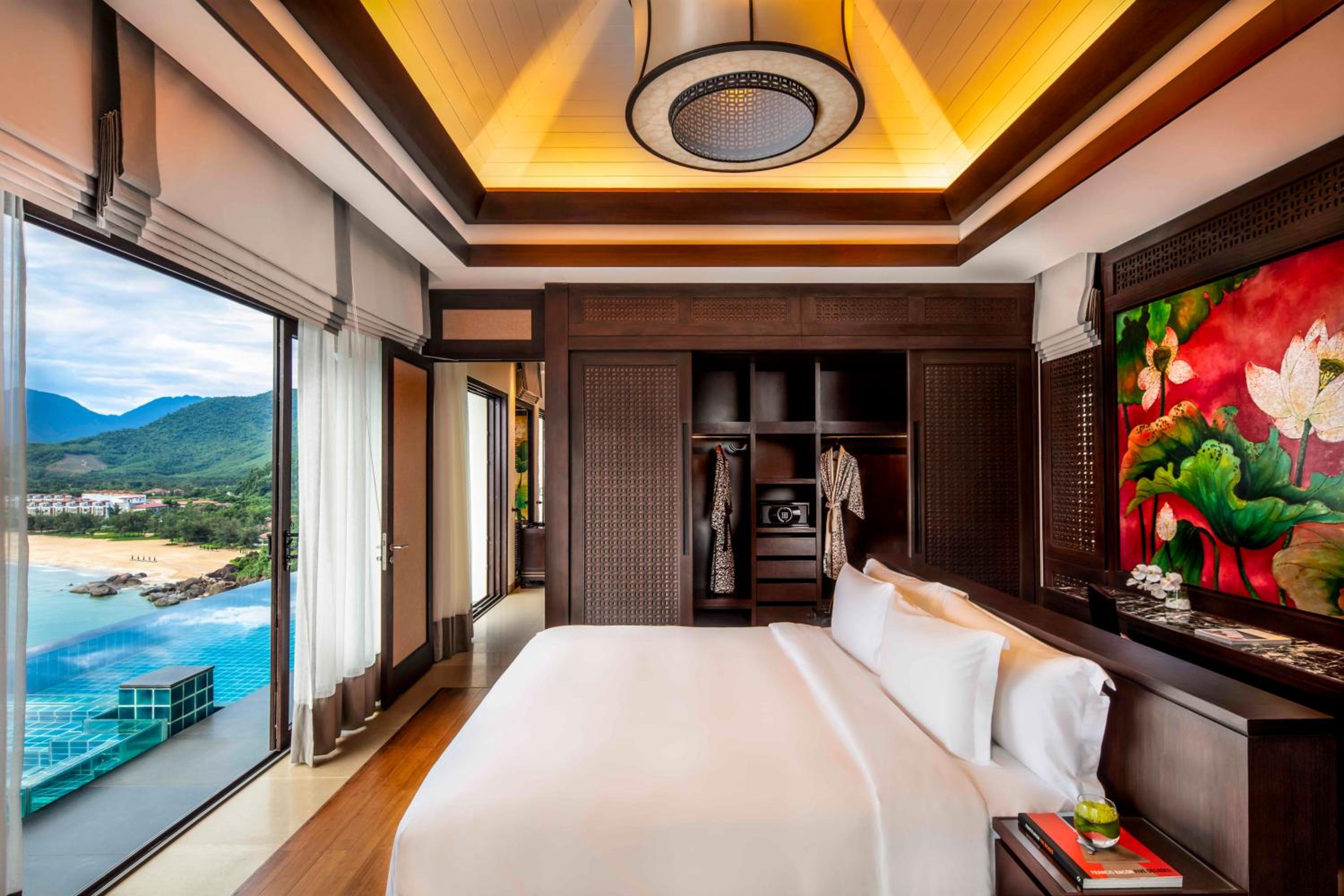 Three-Bedroom Hillside Pool Villa with Ocean View  - Photo 14