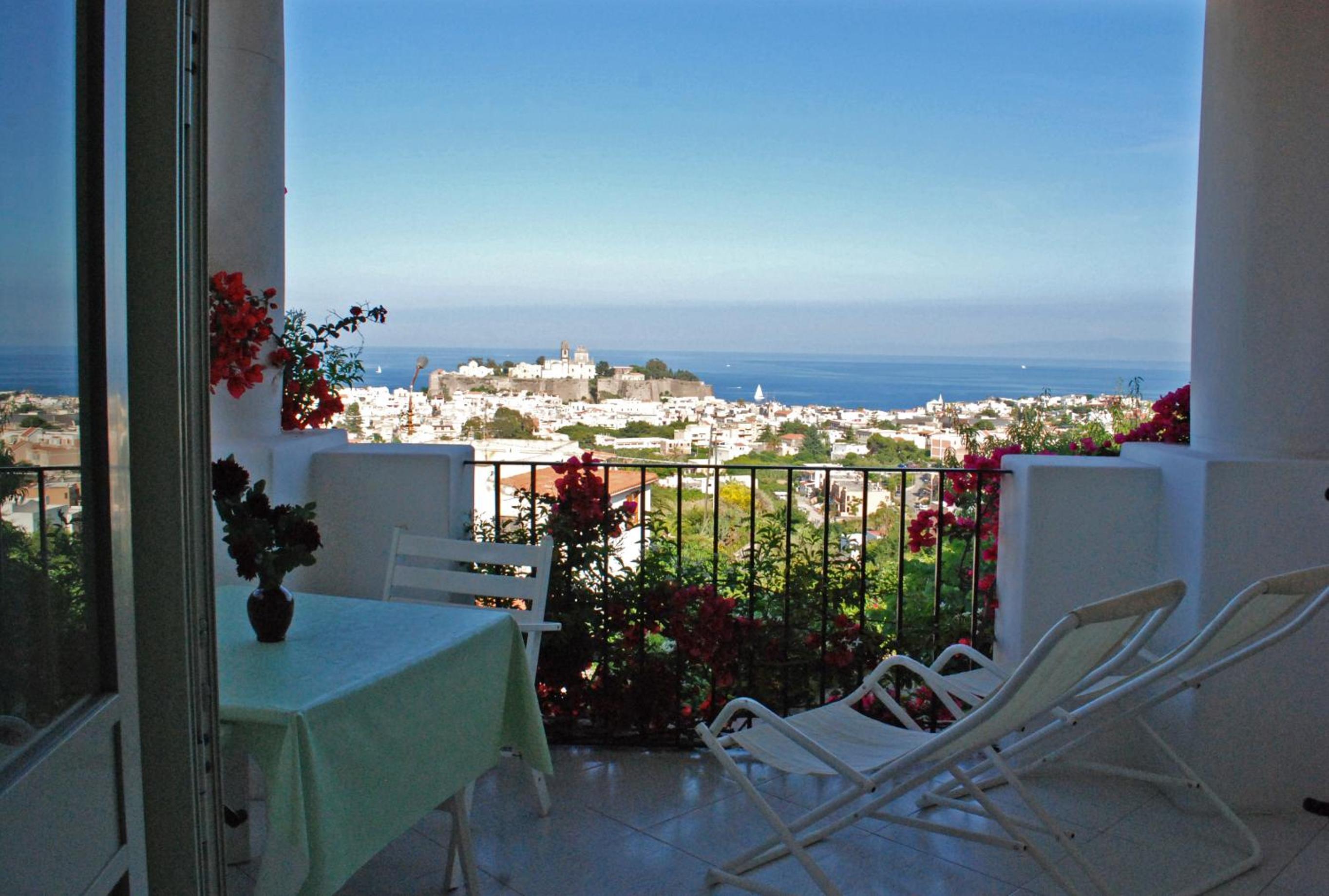 Studio with Sea View (2 Adults) - Photo 11