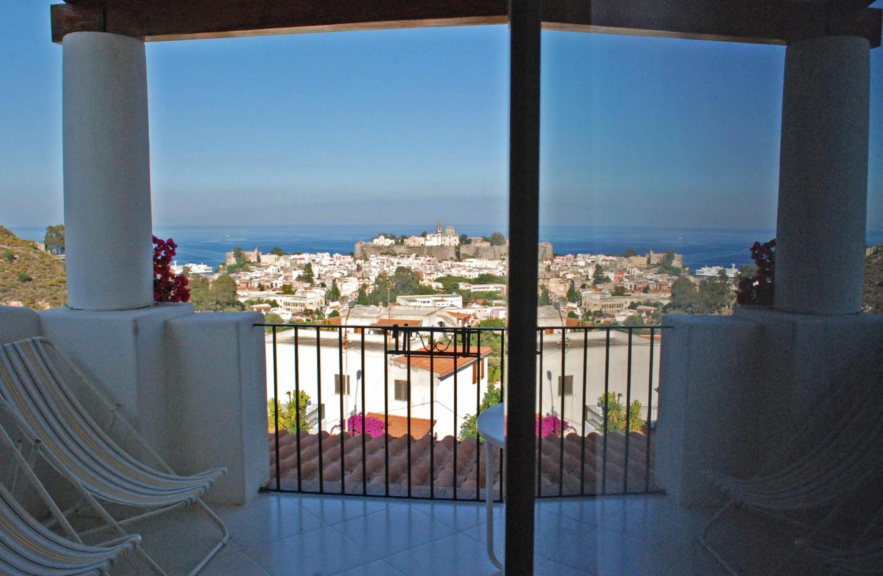 Studio with Sea View (2 Adults) - Photo 13