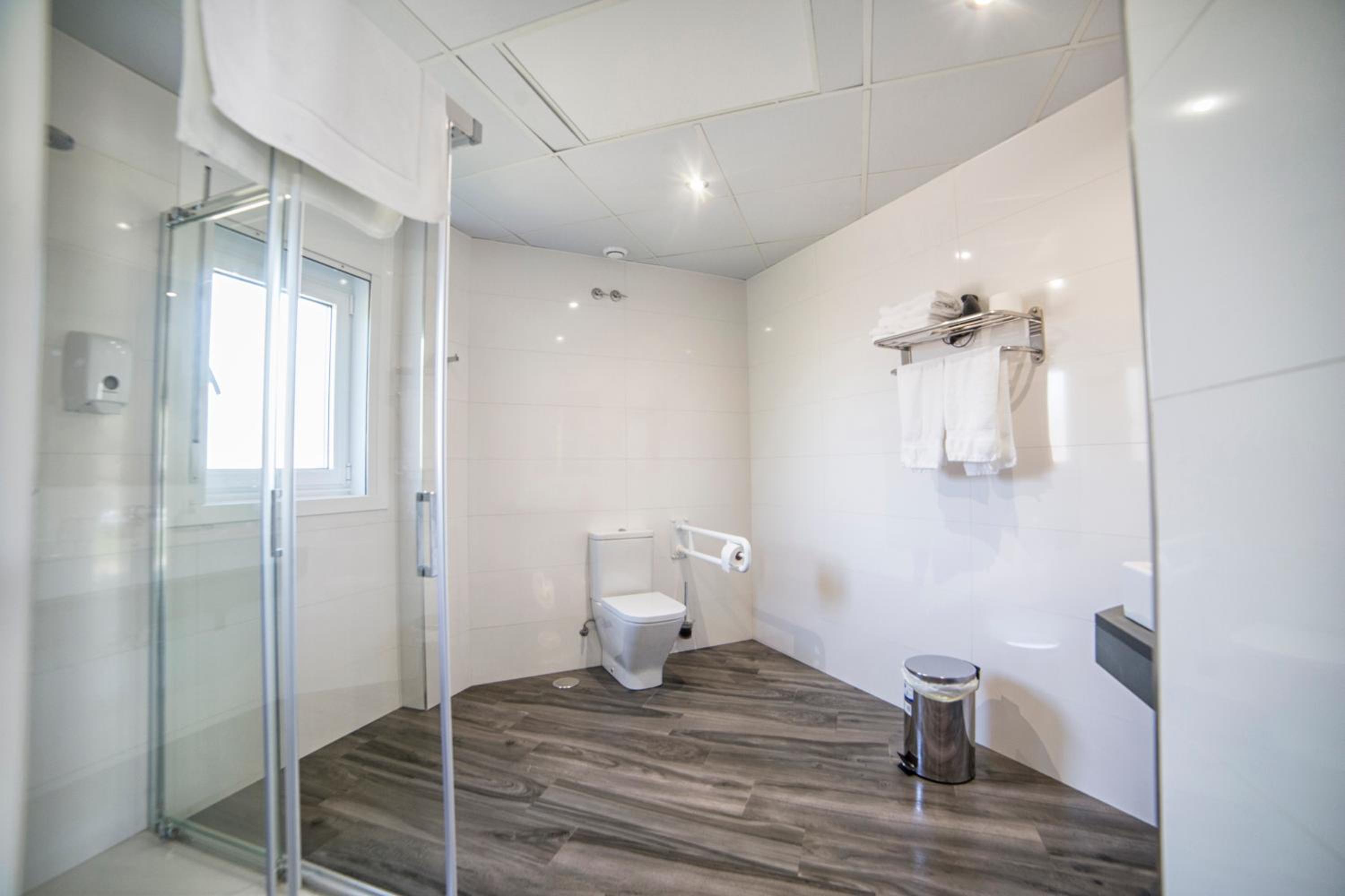 Triple Room with Private Bathroom photo 3