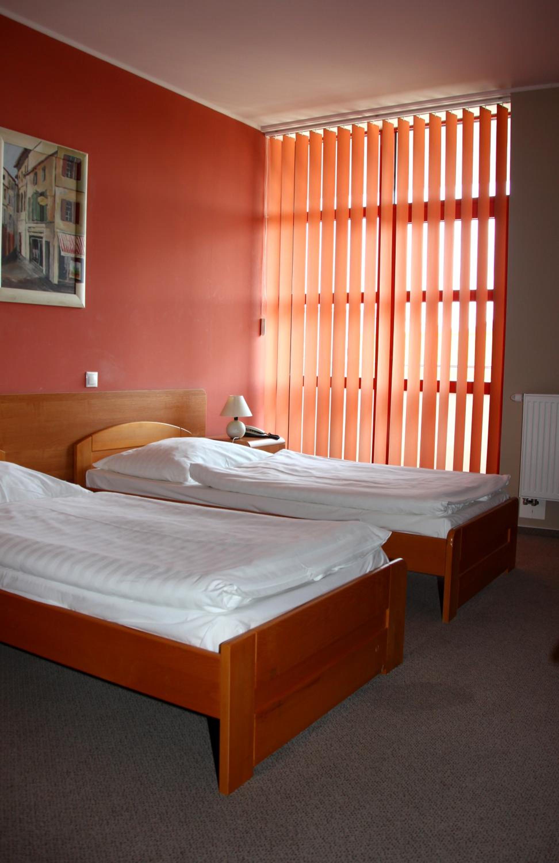 Twin Room with Balcony - Photo 4