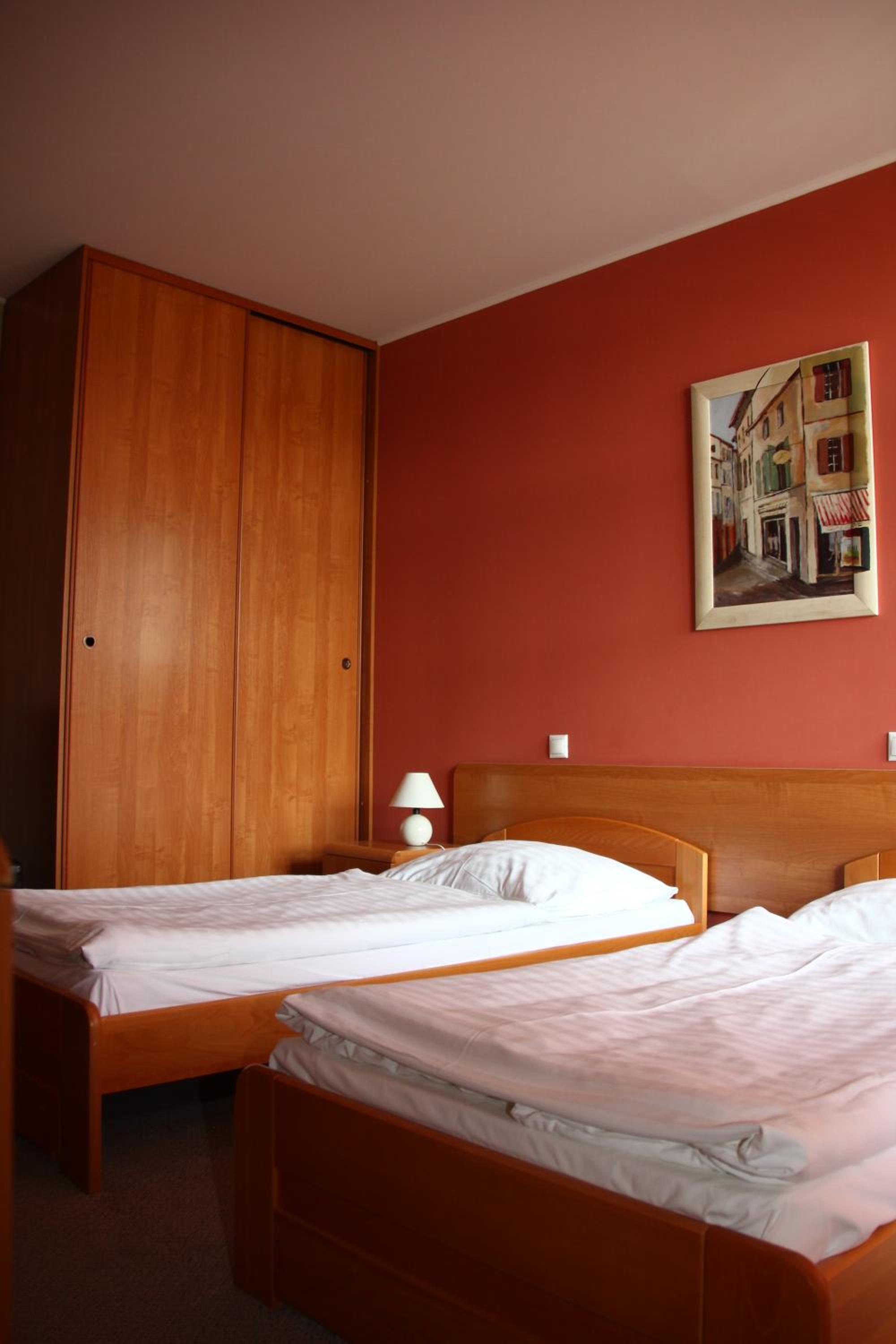 Twin Room with Balcony - Photo 6