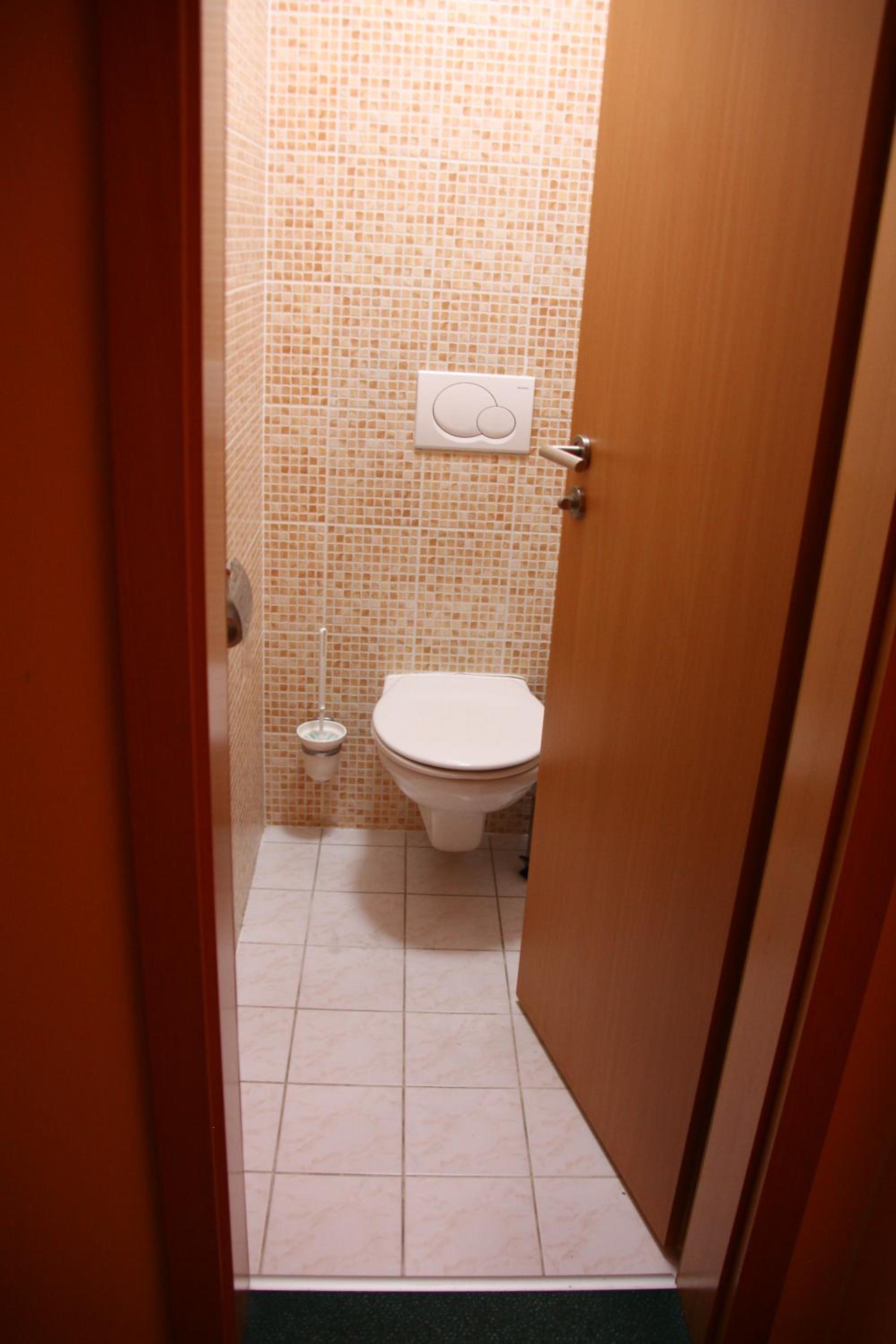 Twin Room with Balcony - Photo 12