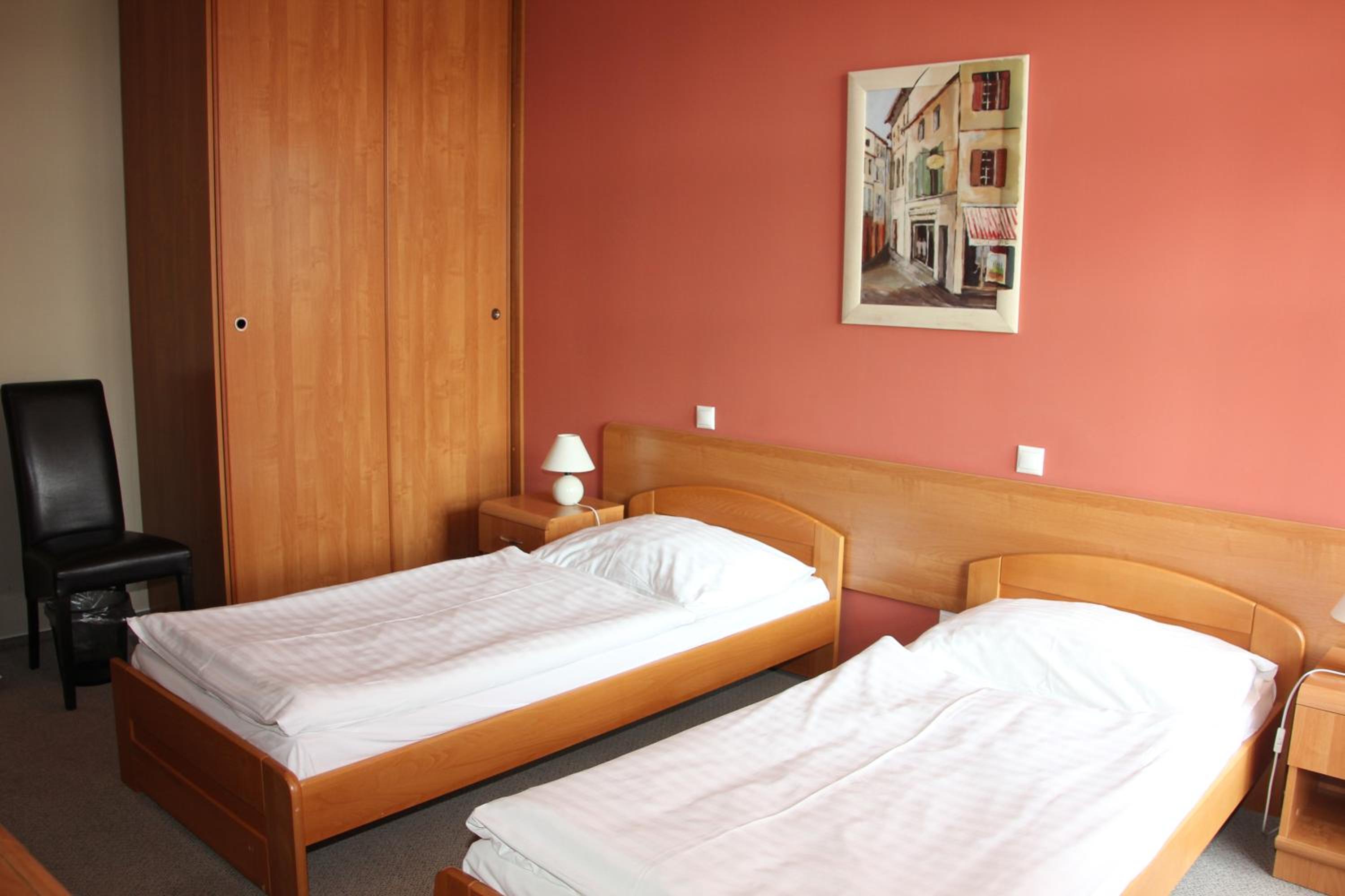 Twin Room with Balcony - Photo 7