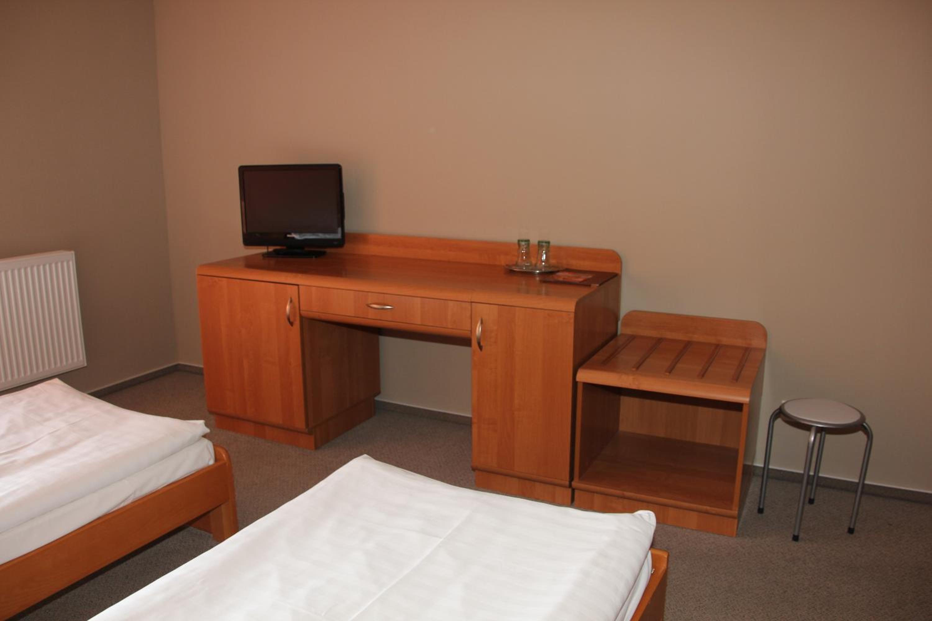 Twin Room with Balcony - Photo 8