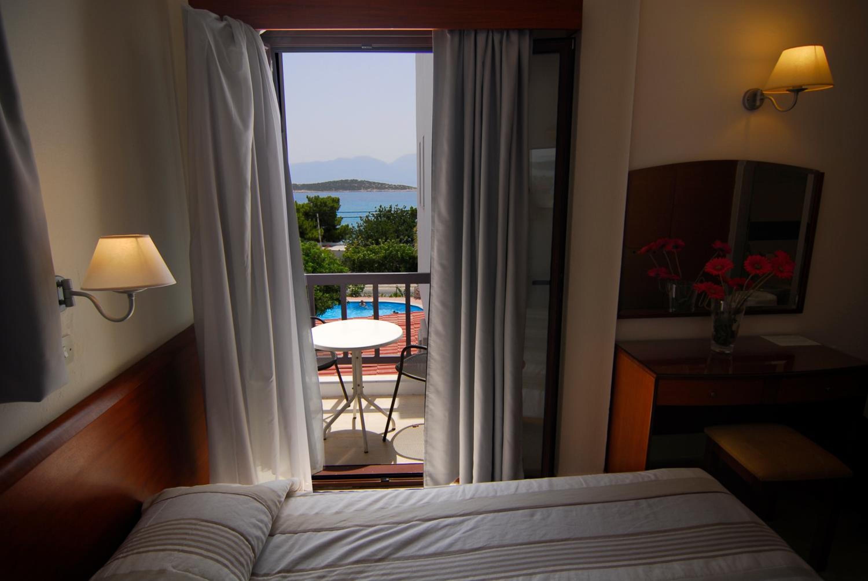 Double Room with Sea View thumbnail 5