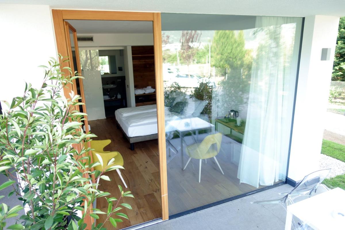 Suite - Photo 1