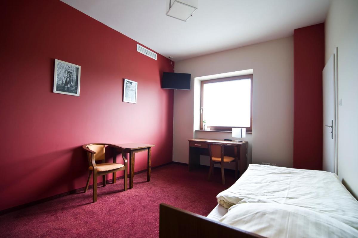 Single Room with Bathroom photo 2